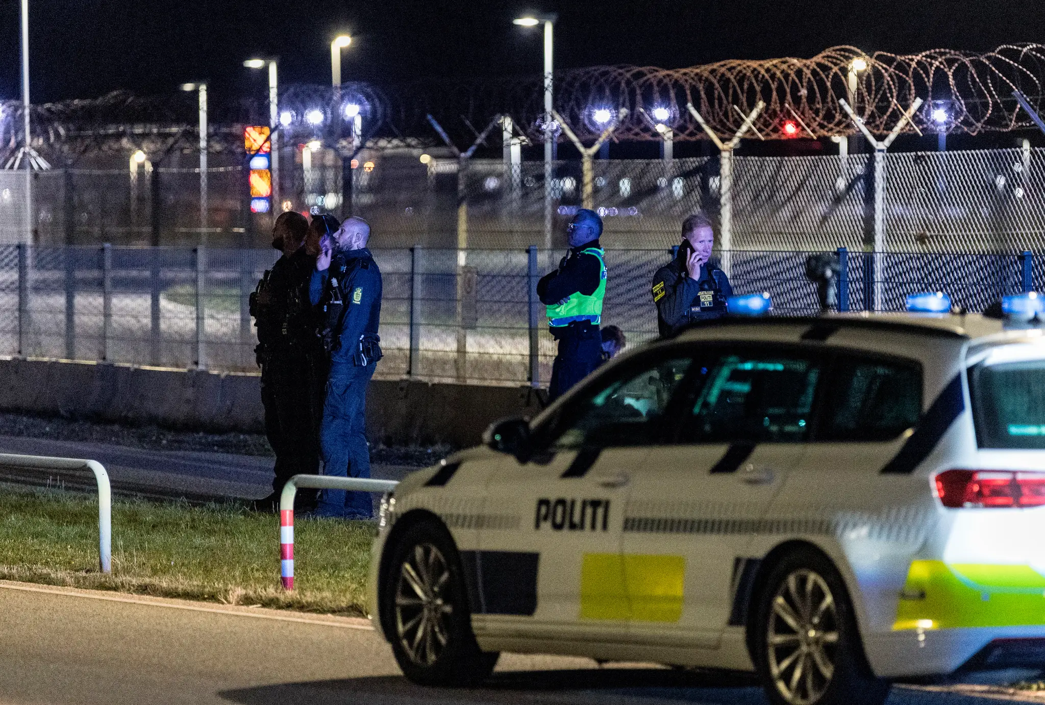 Dánski policajti hliadkujú na letisku v Kodani