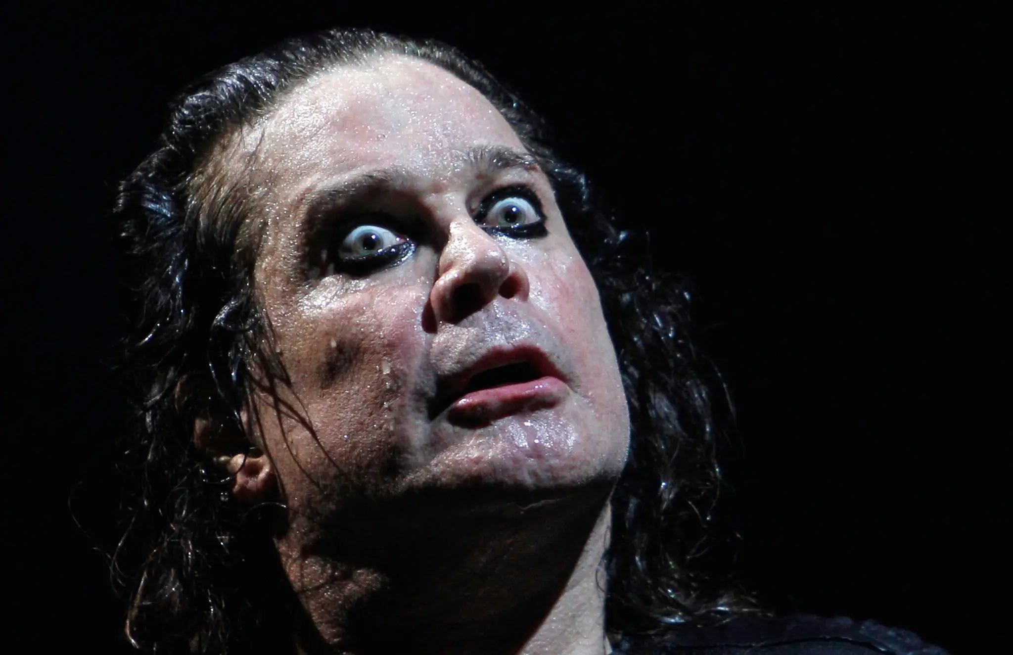 Výstredné správanie, boj so závislosťami a nezameniteľná pódiová aura. To bol Ozzy Osbourne
