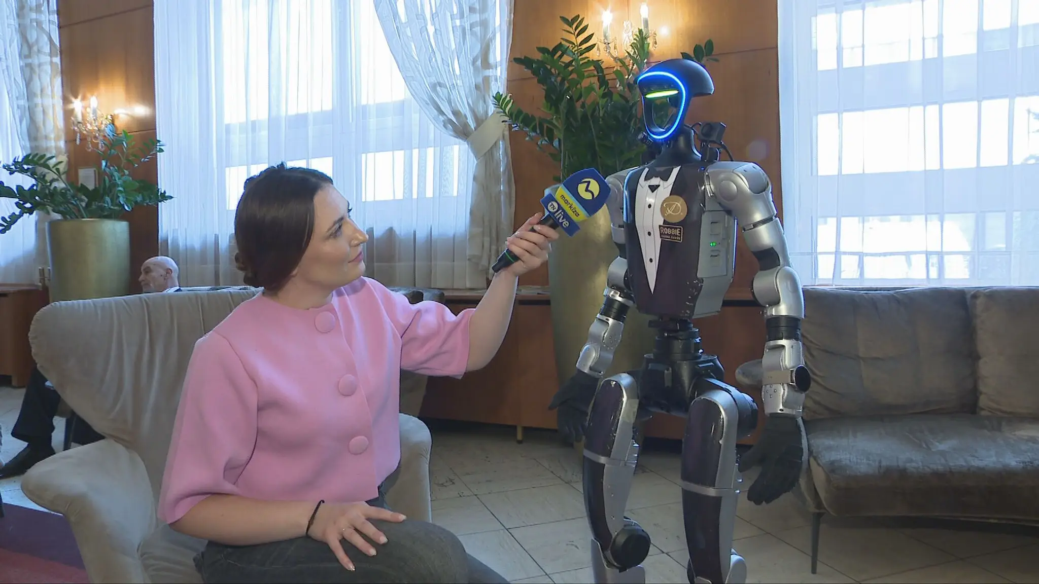 V hoteli Devín pracuje humanoidný robot