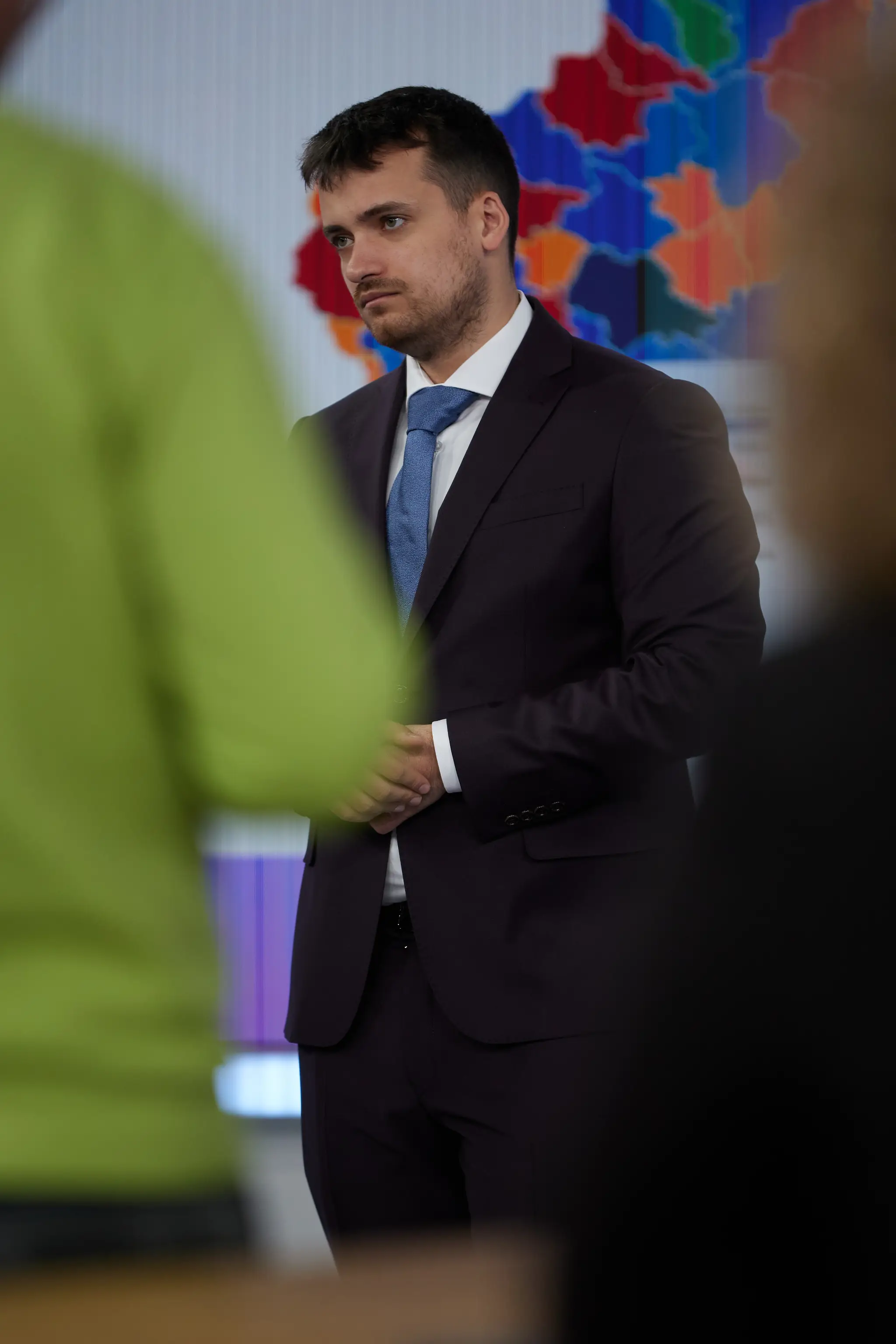 Prípravy na volebnú noc s Adelom Ghannamom.