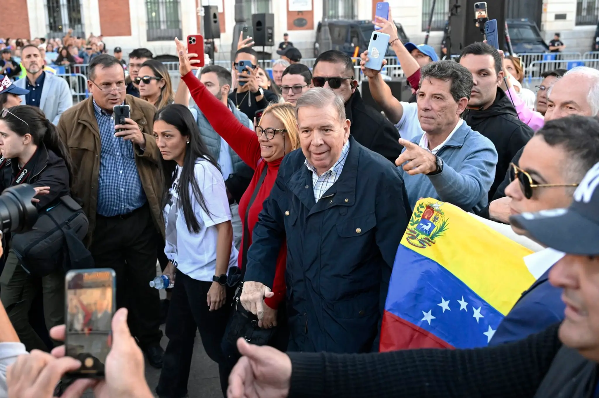 Líder venezuelskej opozície Edmundo González Urrutia (v strede).