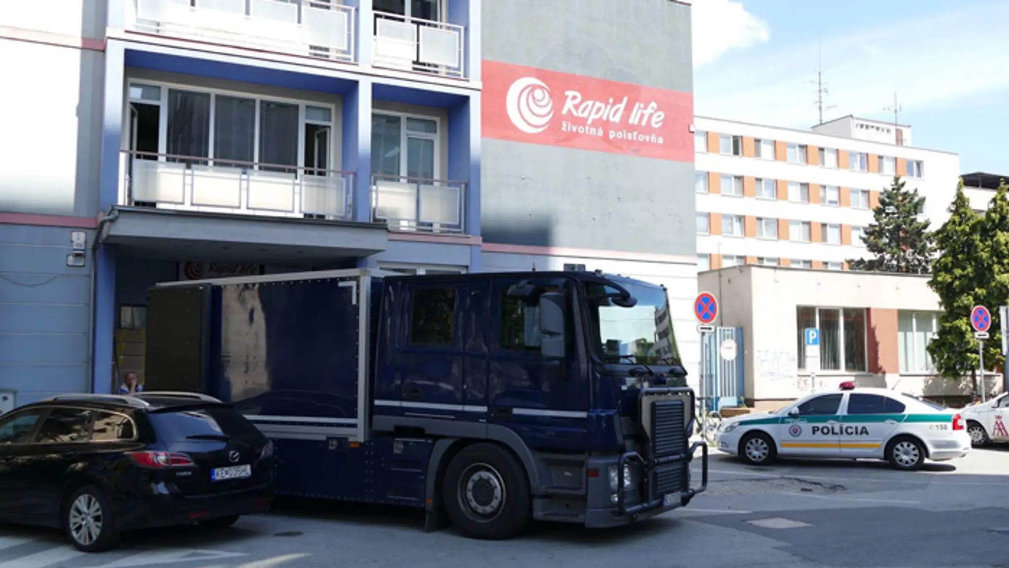 V sídle poisťovne Rapid life v Košiciach.