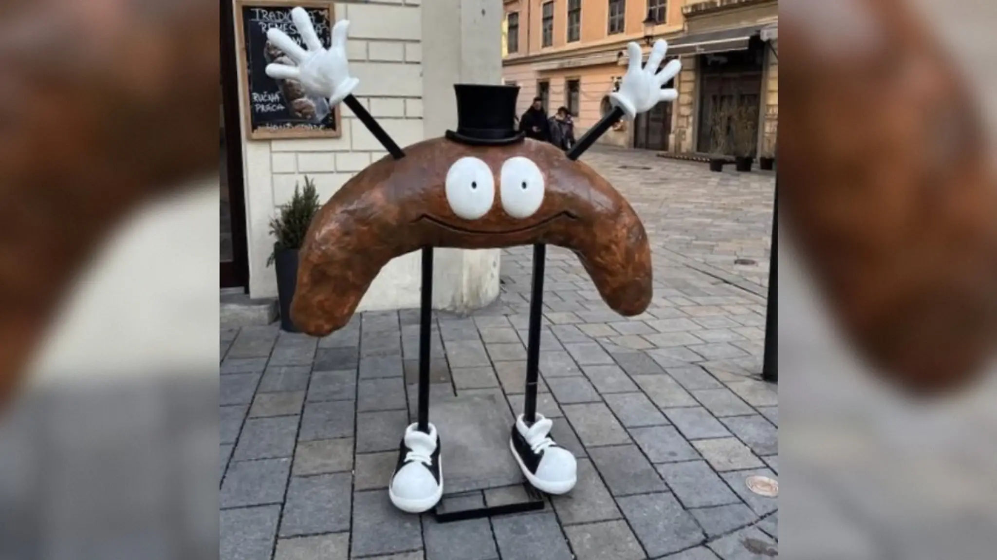 Maketa bratislavského rožka vyvolala zmiešané reakcie. 