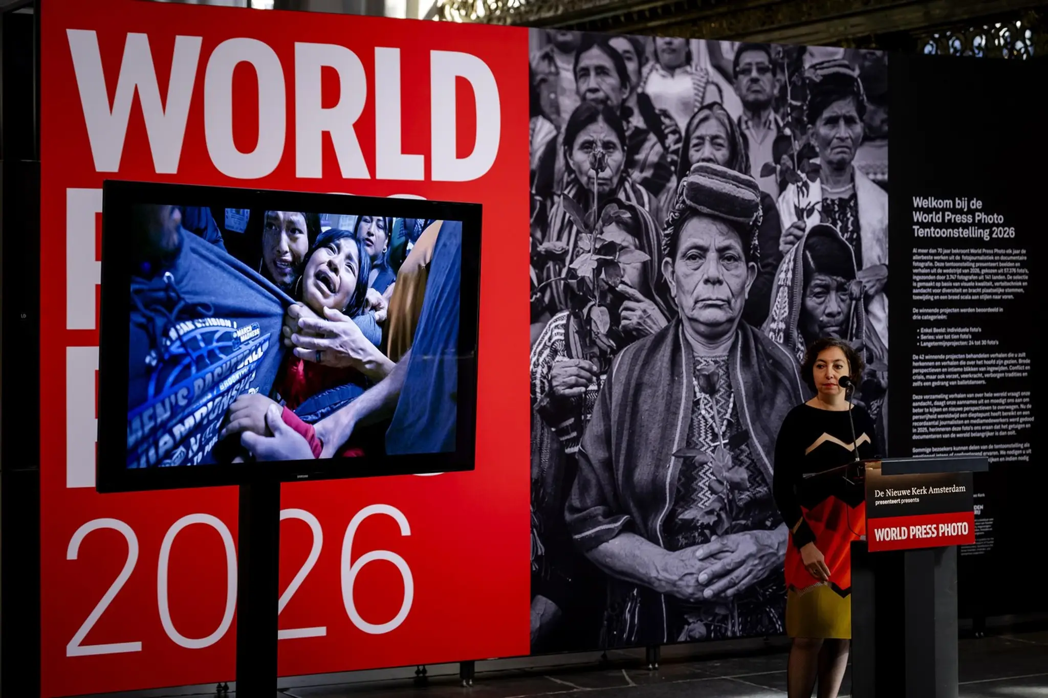 Víťazná snímka World Press Photo 2026 zachytáva rodinu rozdelenú úradmi USA.