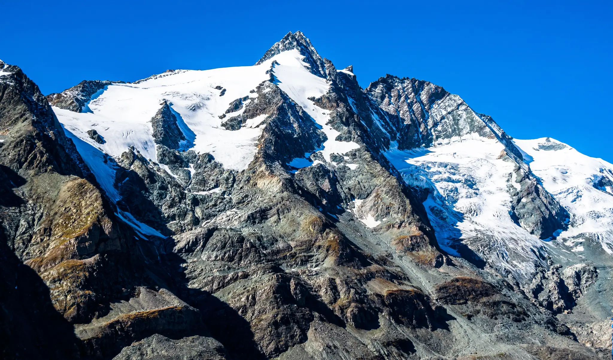 Vrch Grossglockner v rakúskych Alpách.