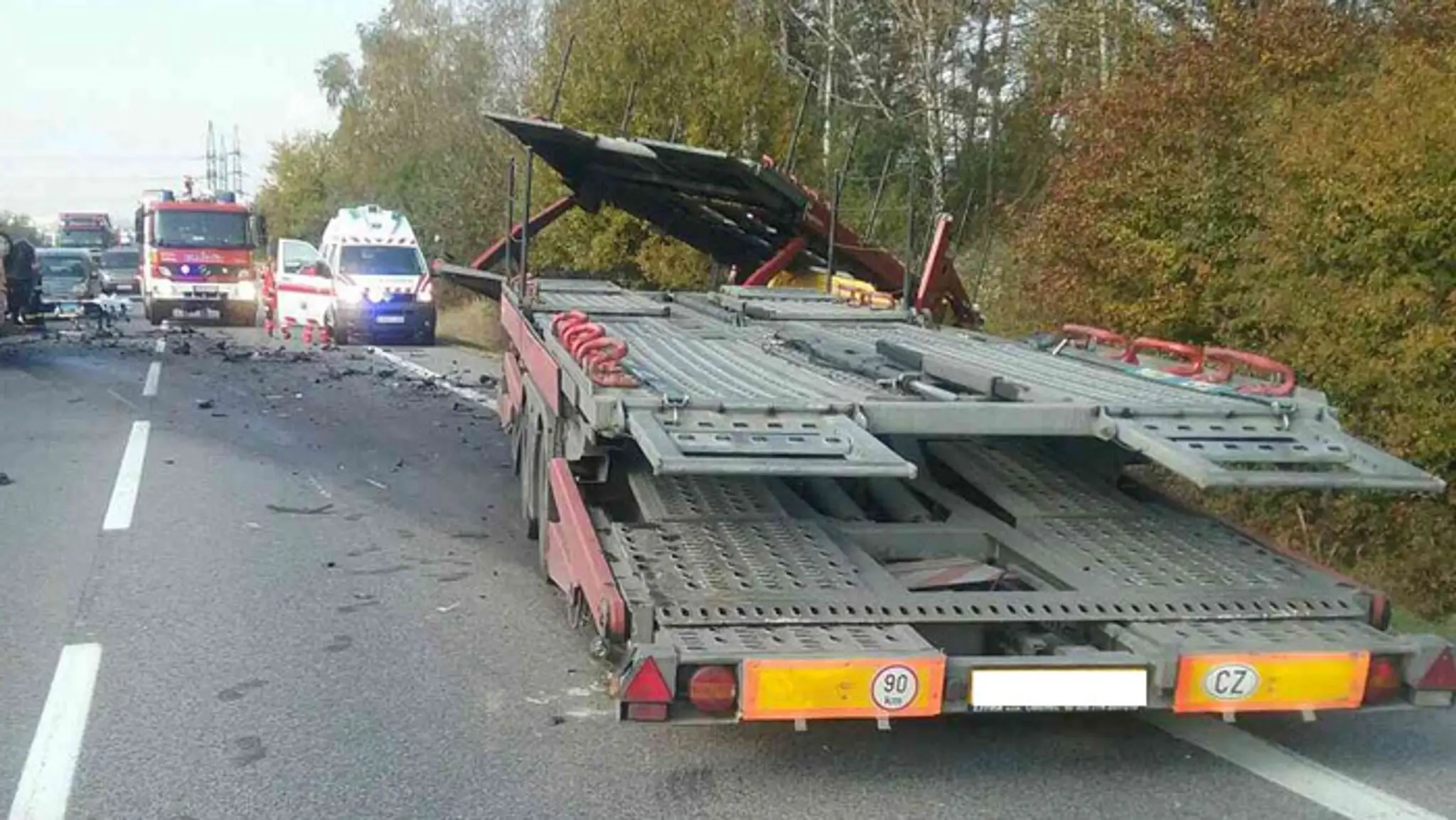 Pri obce Lieskovec sa čelne zrazil kamión s osobným autom.