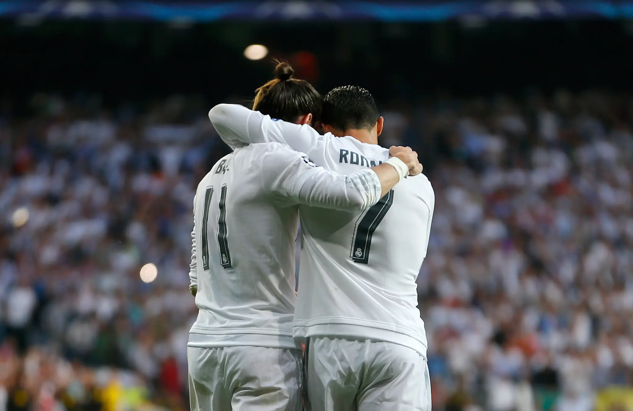 Gareth Bale a Cristiano Ronaldo sa tešia z gólu prvého menovaného v odvetnom dueli semifinále LM Real Madrid - Manchester City.