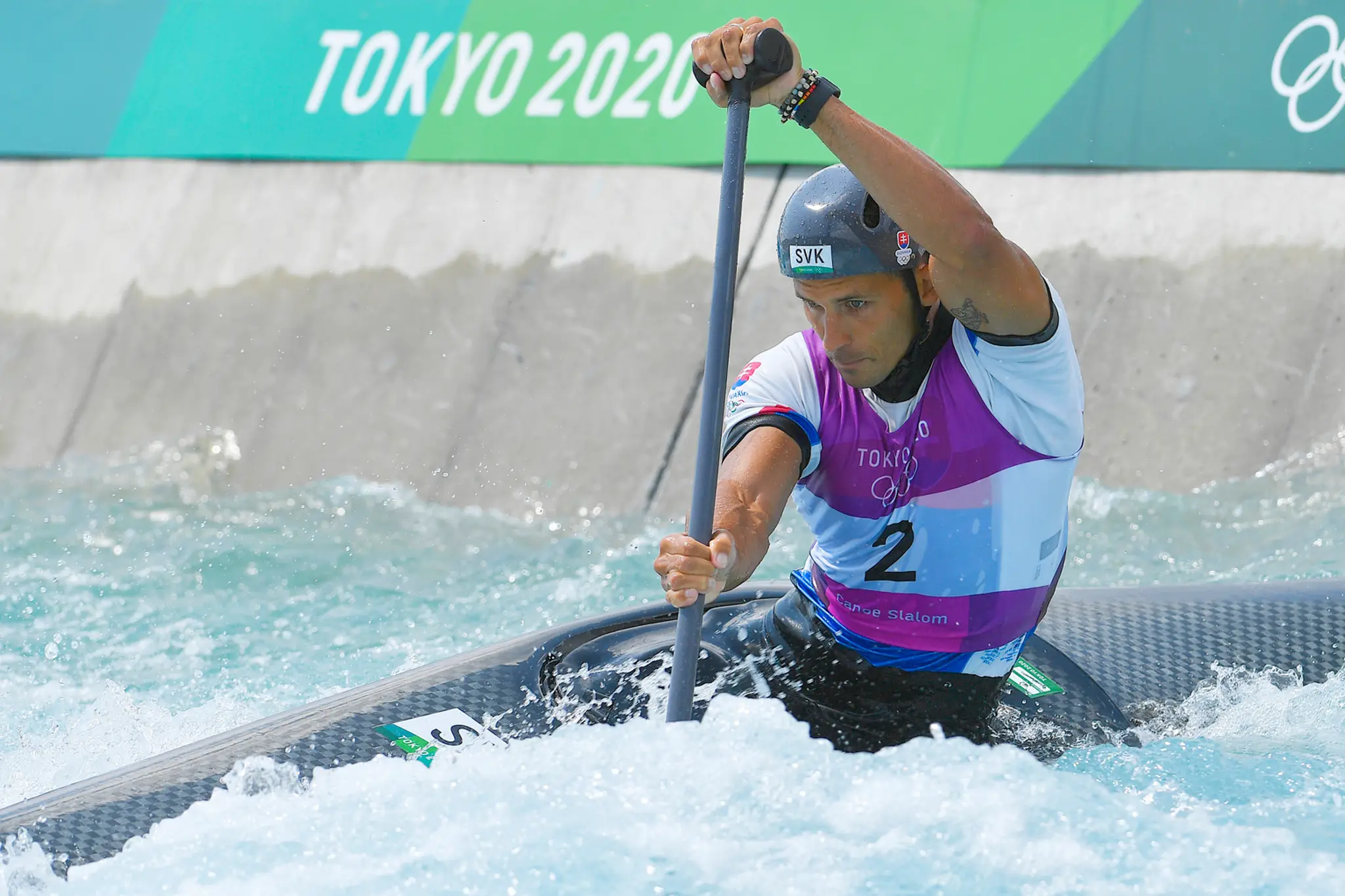 Matej Beňuš v kvalifikačnej jazde v kategórii C1 mužov počas XXXII. letných olympijských hier v Tokiu.