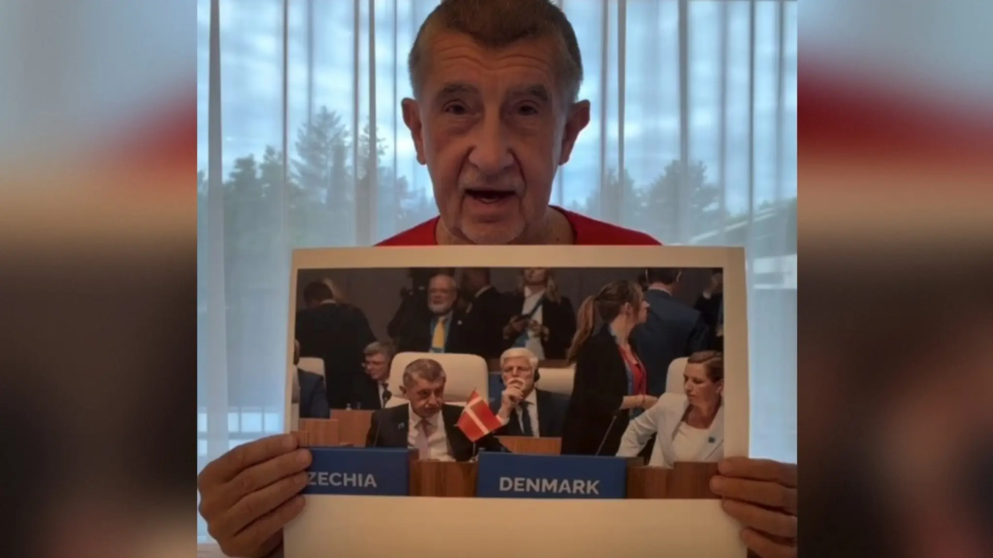 Český premiér Andrej Babiš sa prihovára občanom vo videu.