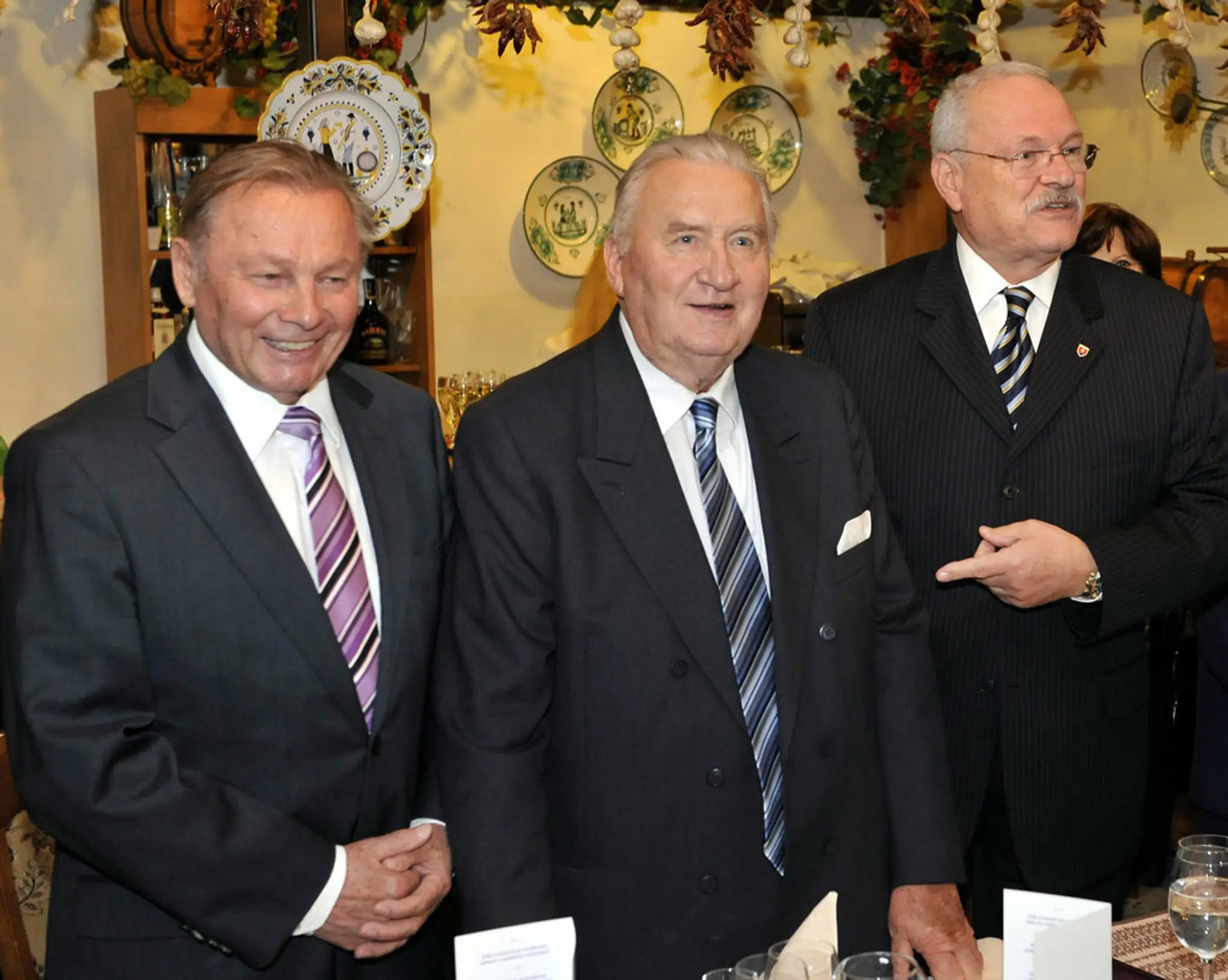 Exprezidenti Rudolf Schuster a Michal Kováč a dosluhujúci prezident Ivan Gašparovič