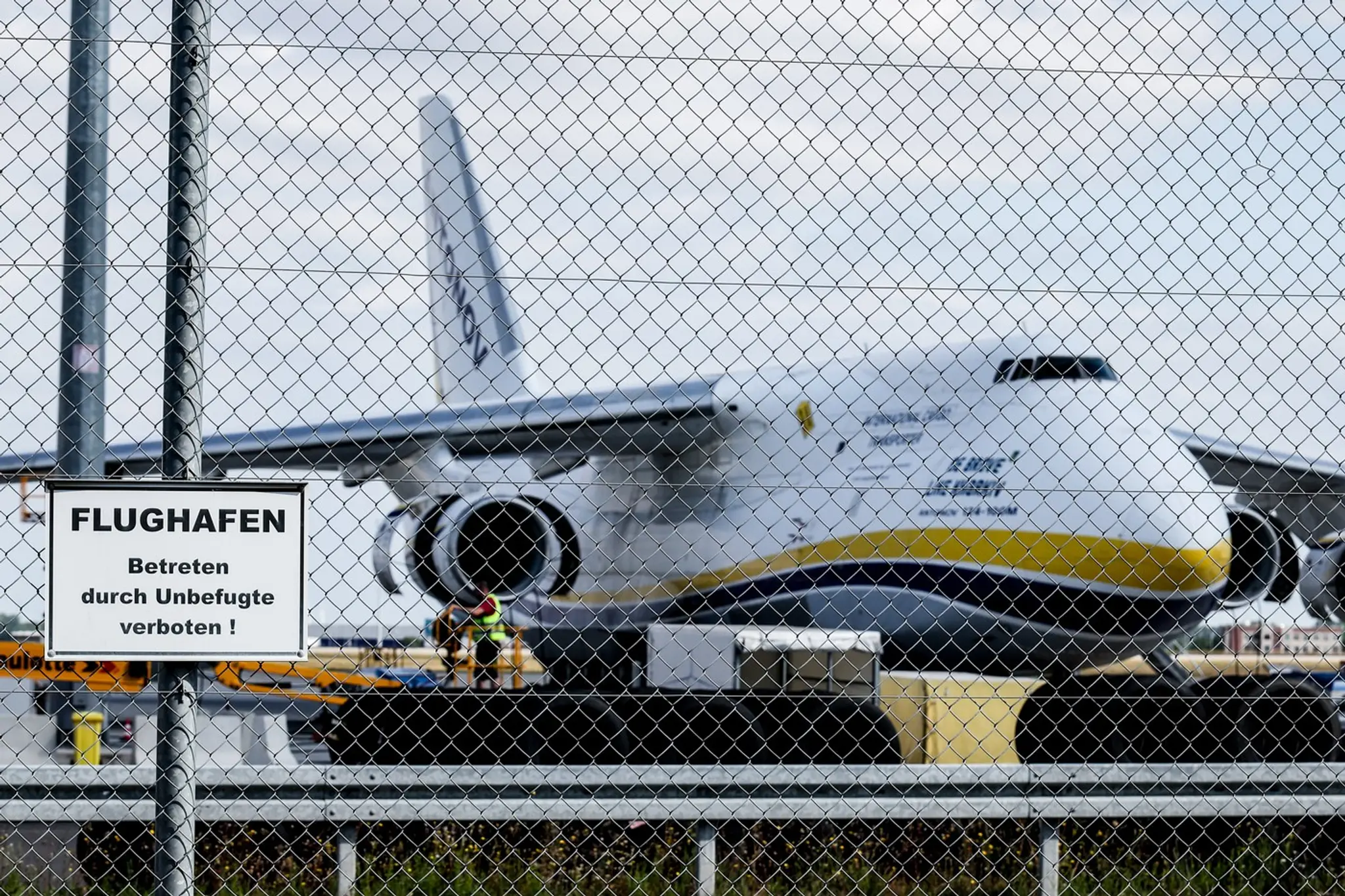 Ukrajinský Antonov na letisku v Lipsku.
