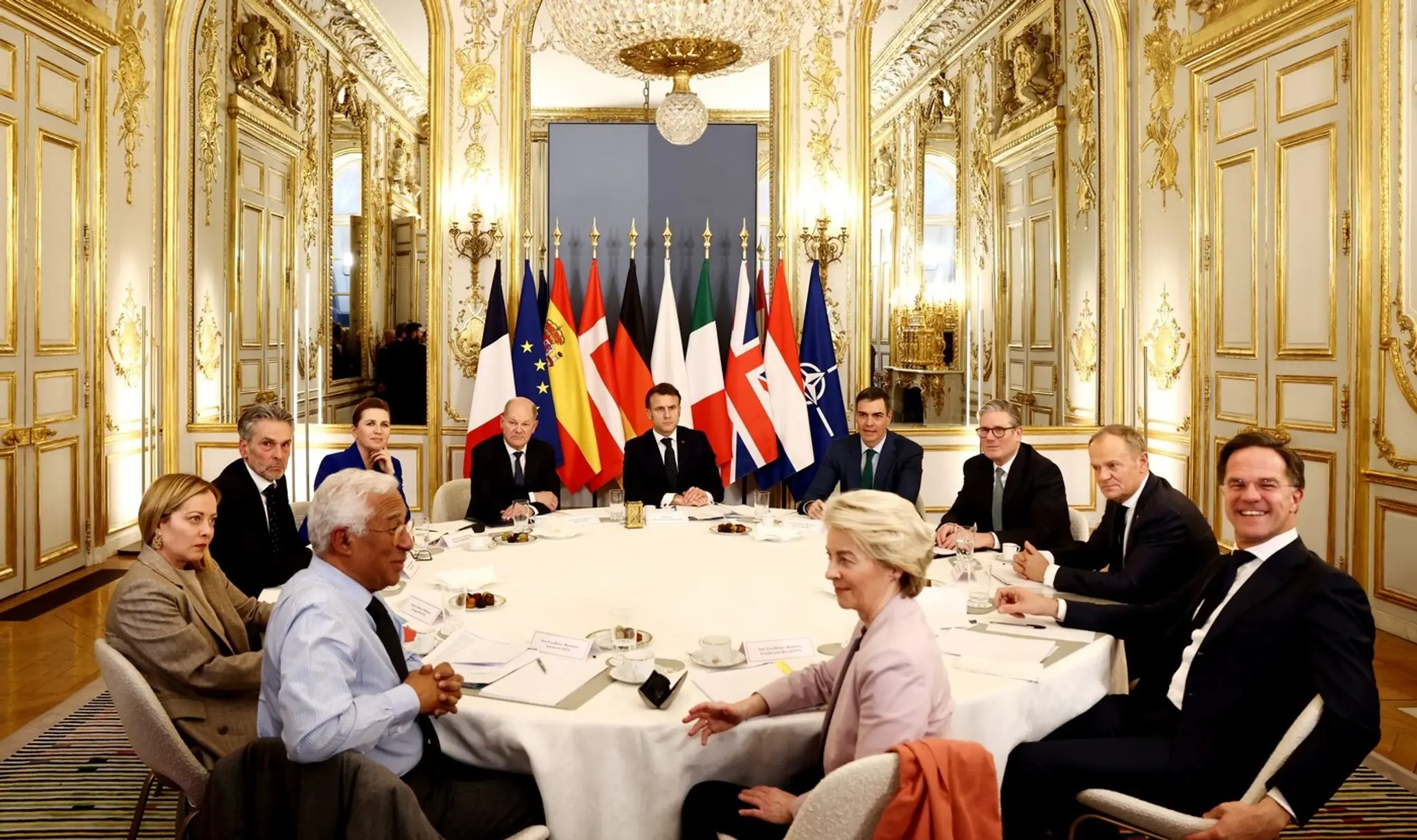 Summit lídrov európskych krajín v Paríži.