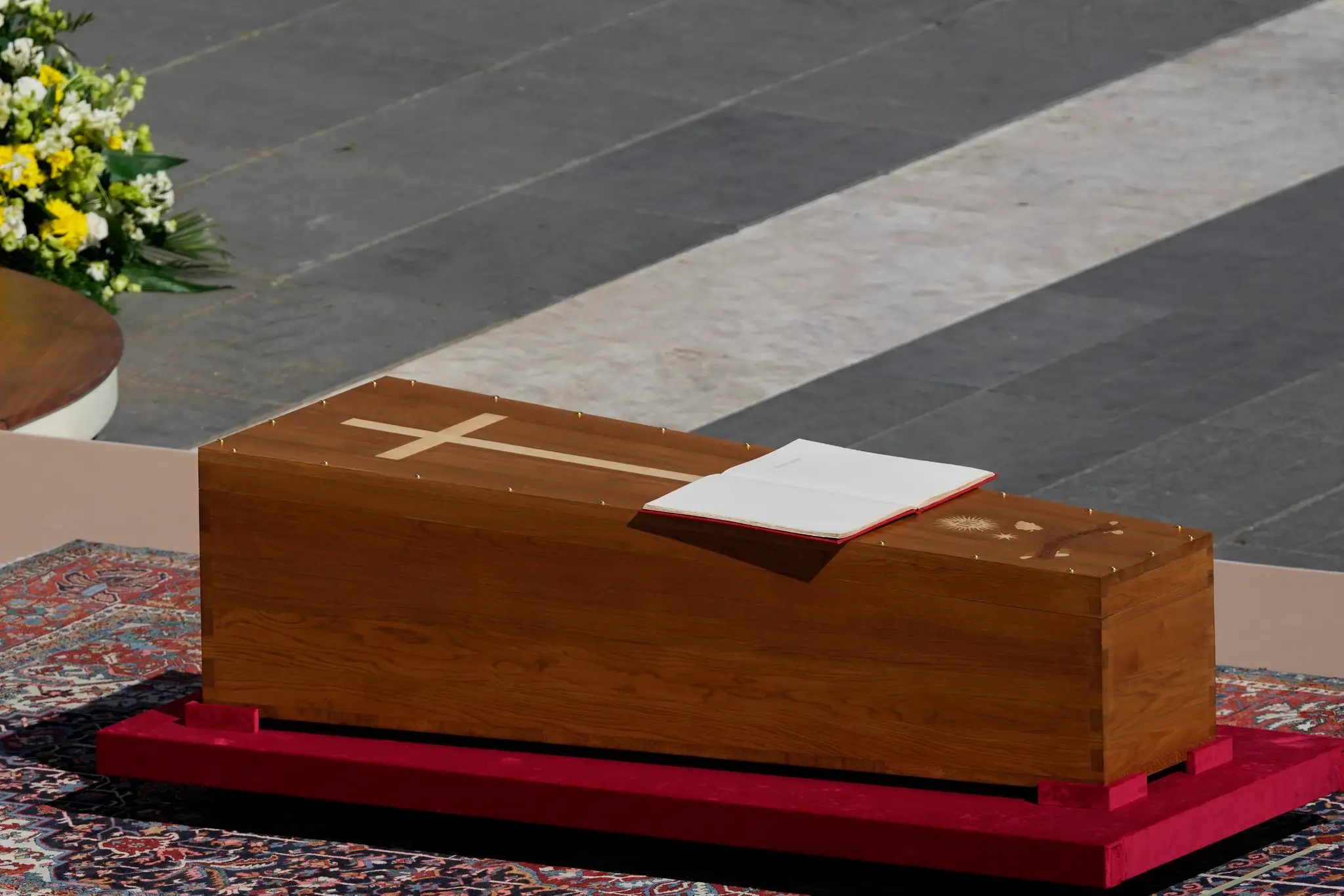Stretnutia svetových špičiek aj intenzívny okamih pri požehnaní. Tu sú najzaujímavejšie momenty z pohrebu pápeža