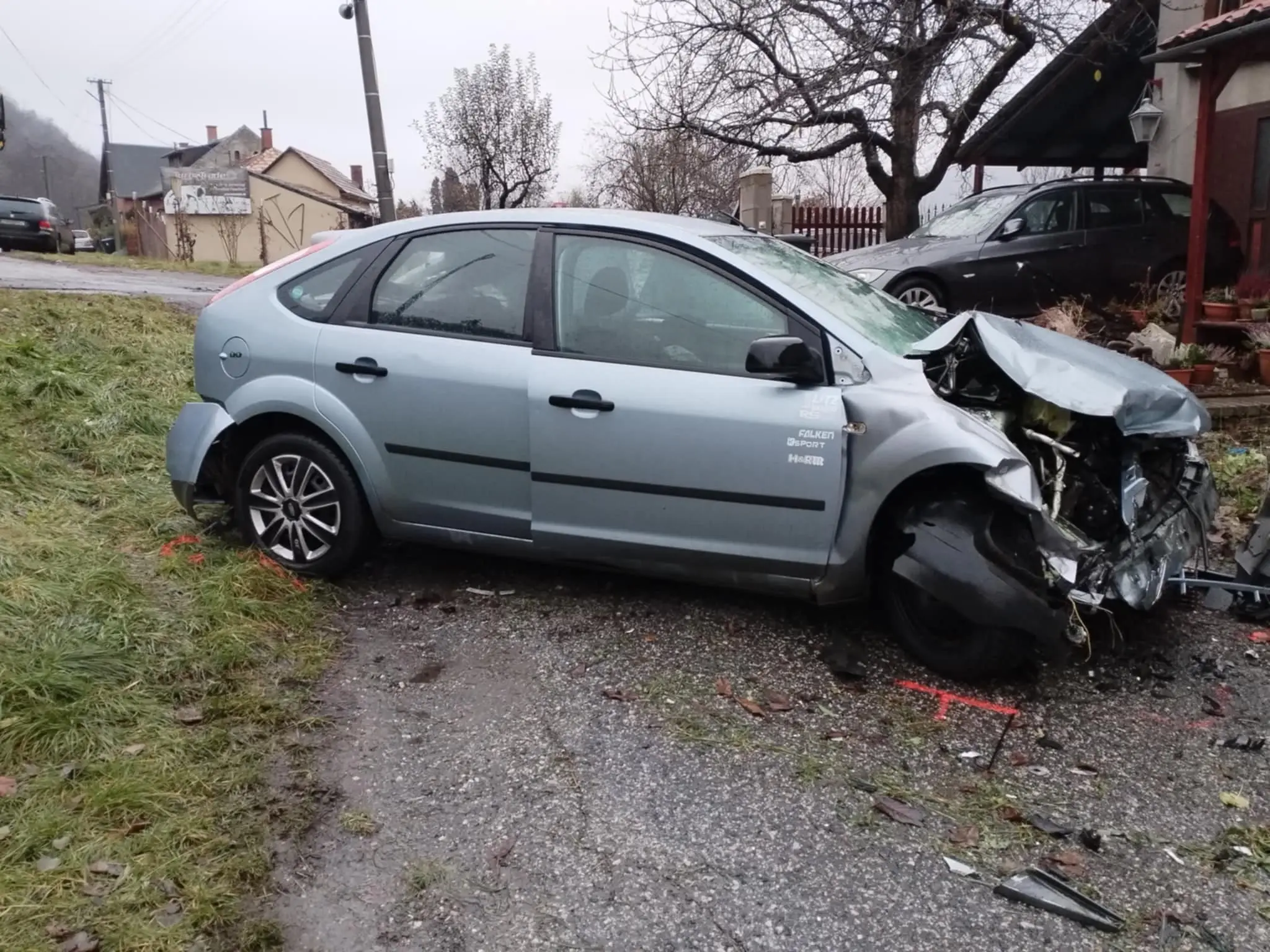 Ráno našli svoje auto zdemolované.