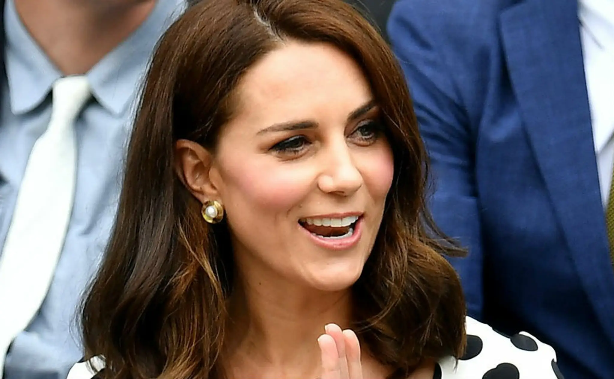 Kate Middleton výrazne ostrihali vlasy. Vyzerá výborne