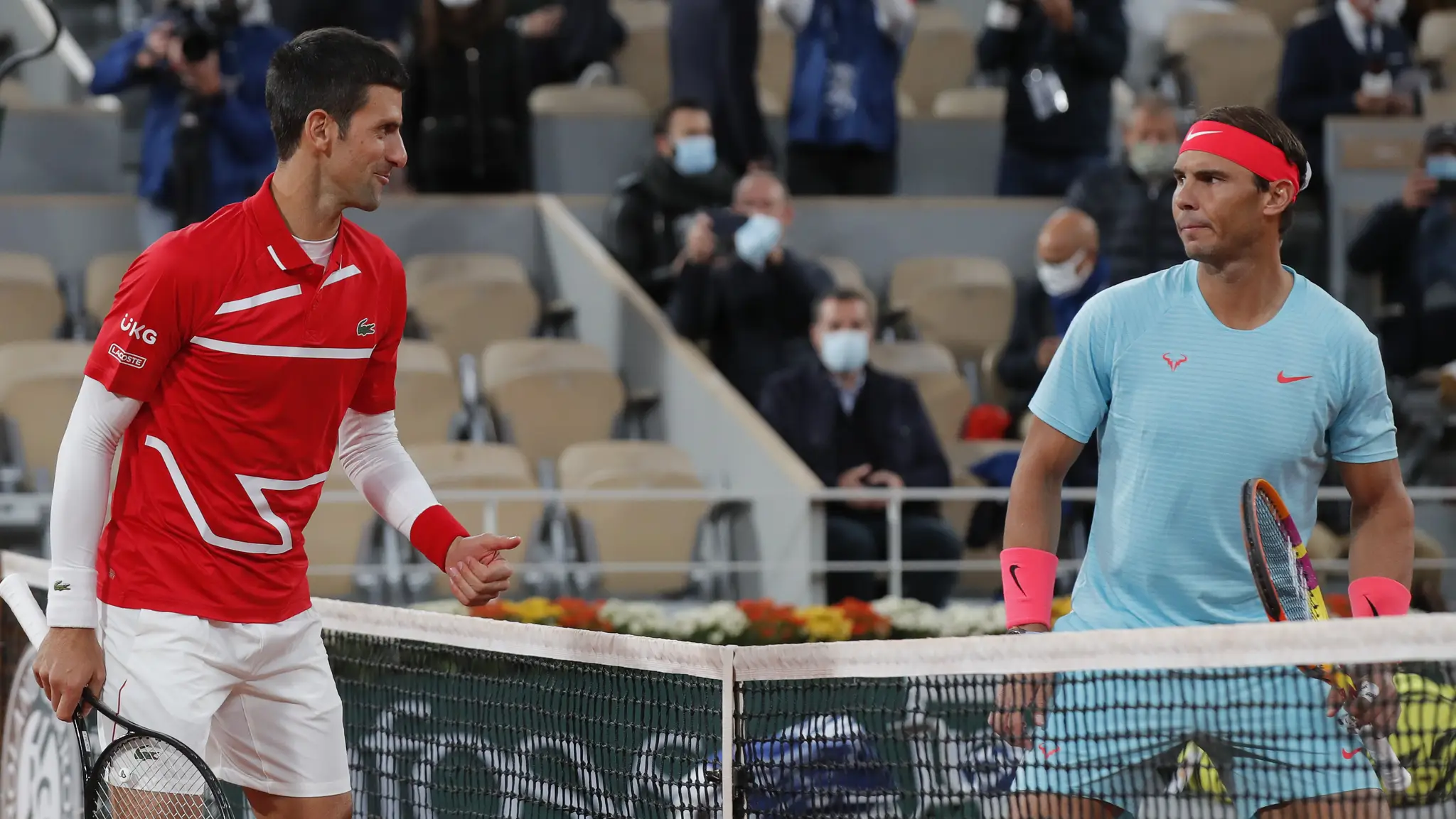 Zápas, aký sledovali všetci - Rafael Nadal (vpravo) verzus Novak Djokovič.