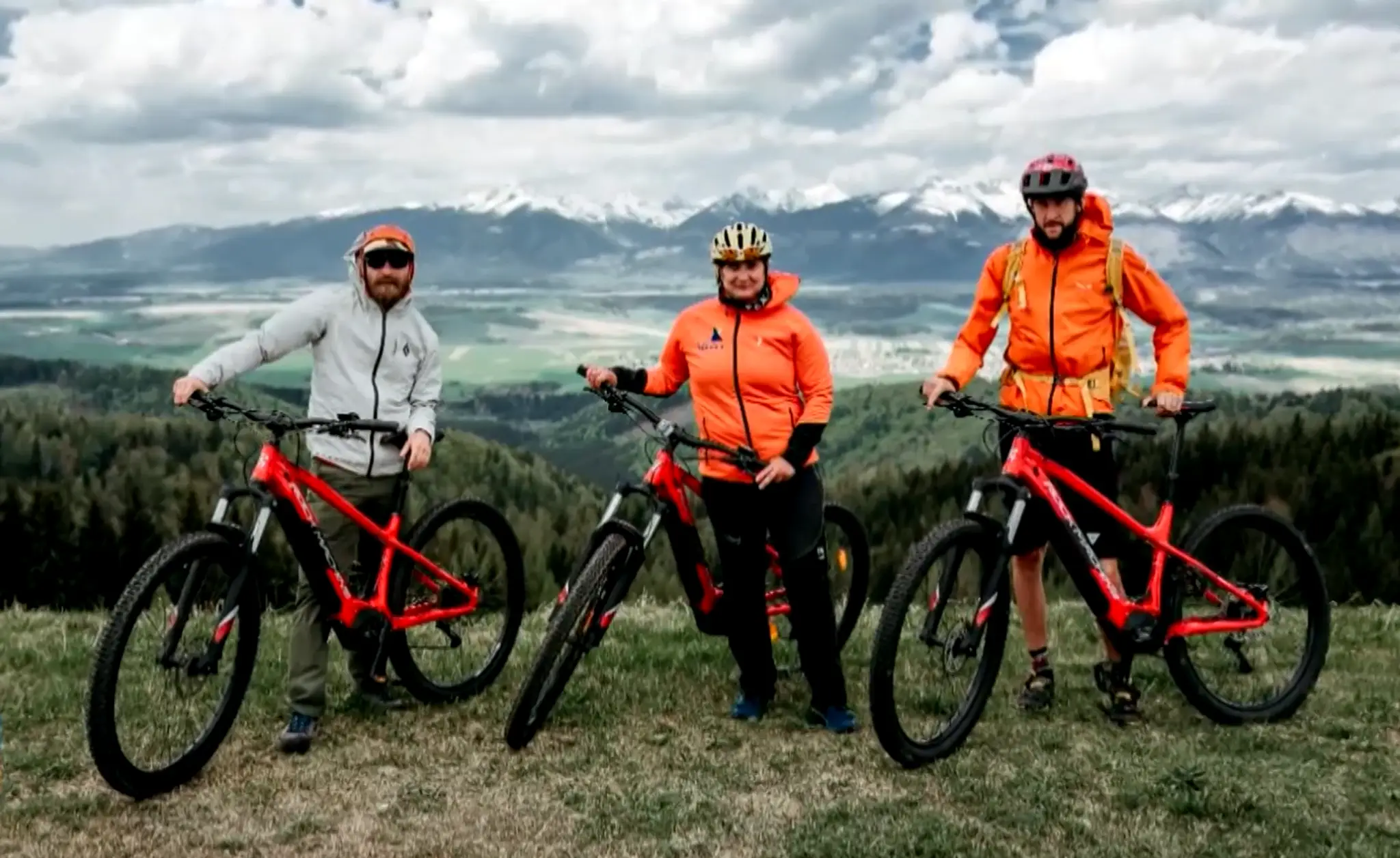 Ján Tribula vzal do hôr cyklistku Lenku Ilavskú Litvinovú