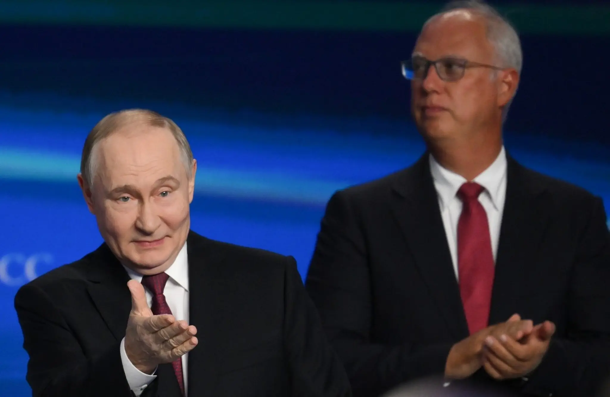 Ruský prezident Vladimir Putin a jeho osobitný vyslanec Kirill Dmitrijev.