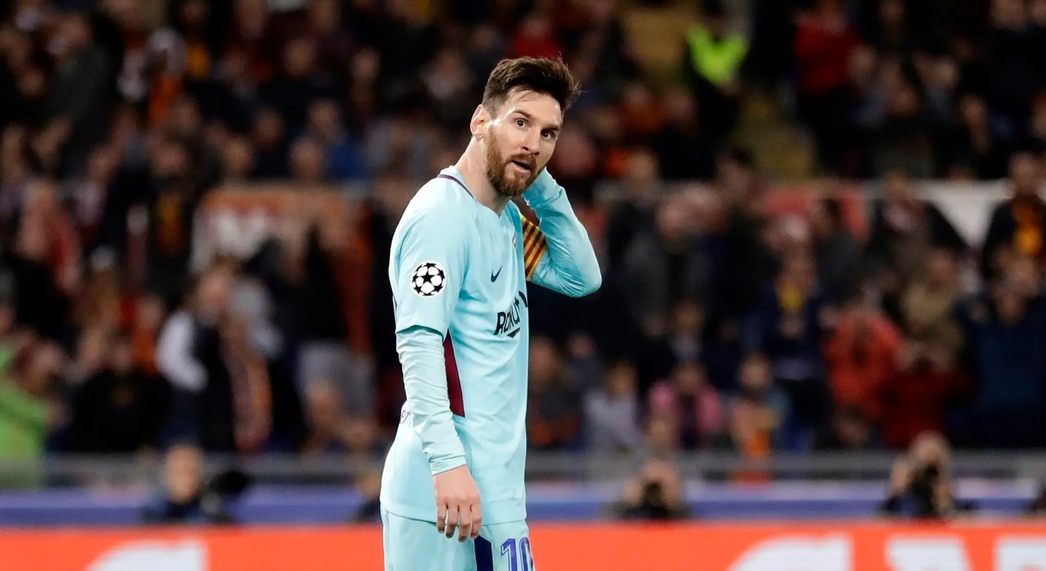 Lionel Messi  reaguje počas odvetného štvrťfinálového zápasu Ligy majstrov AS Rím - FC Barcelona.
