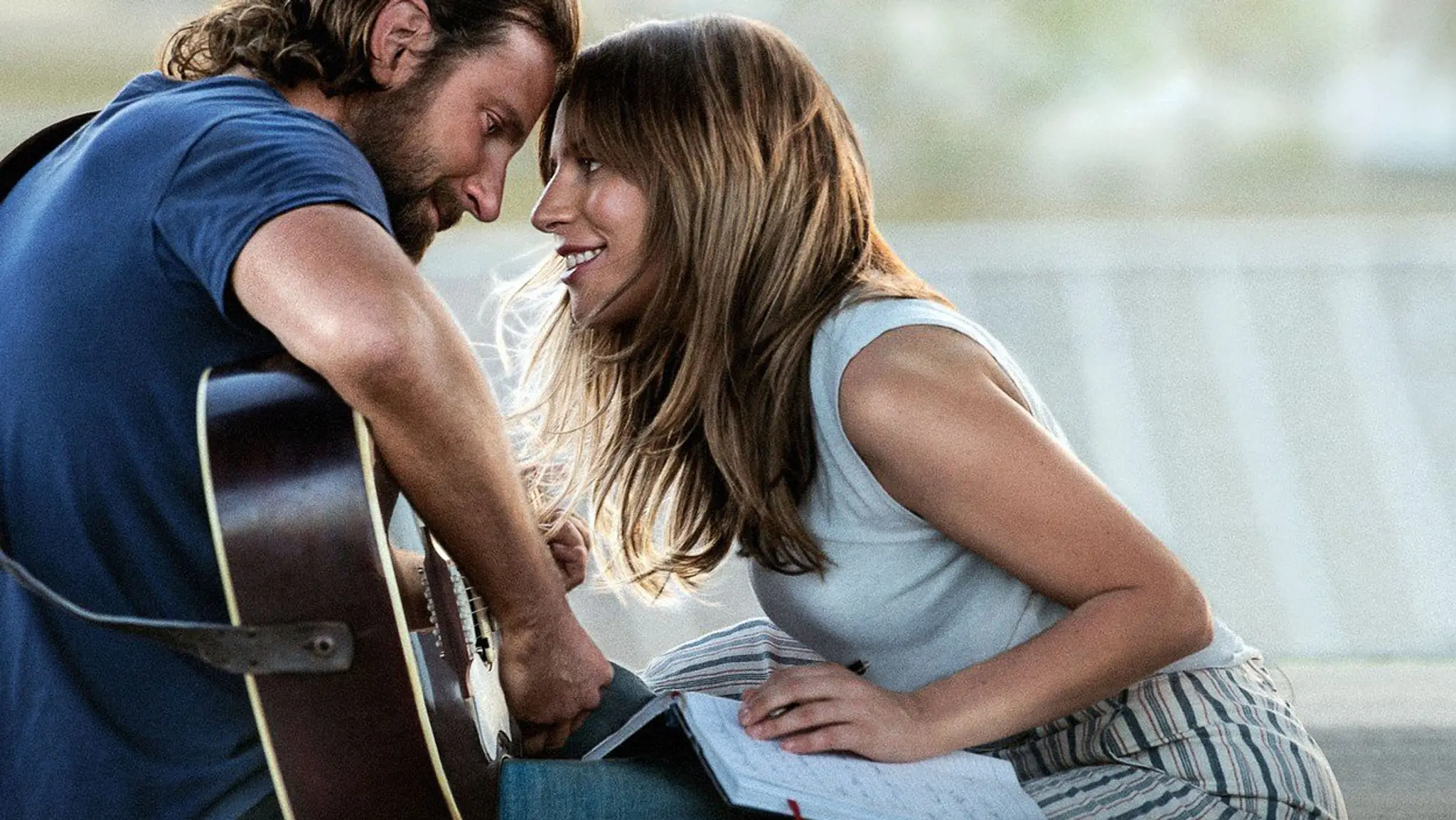 Bradley Cooper a Lady Gaga vo filme A Star Is Born