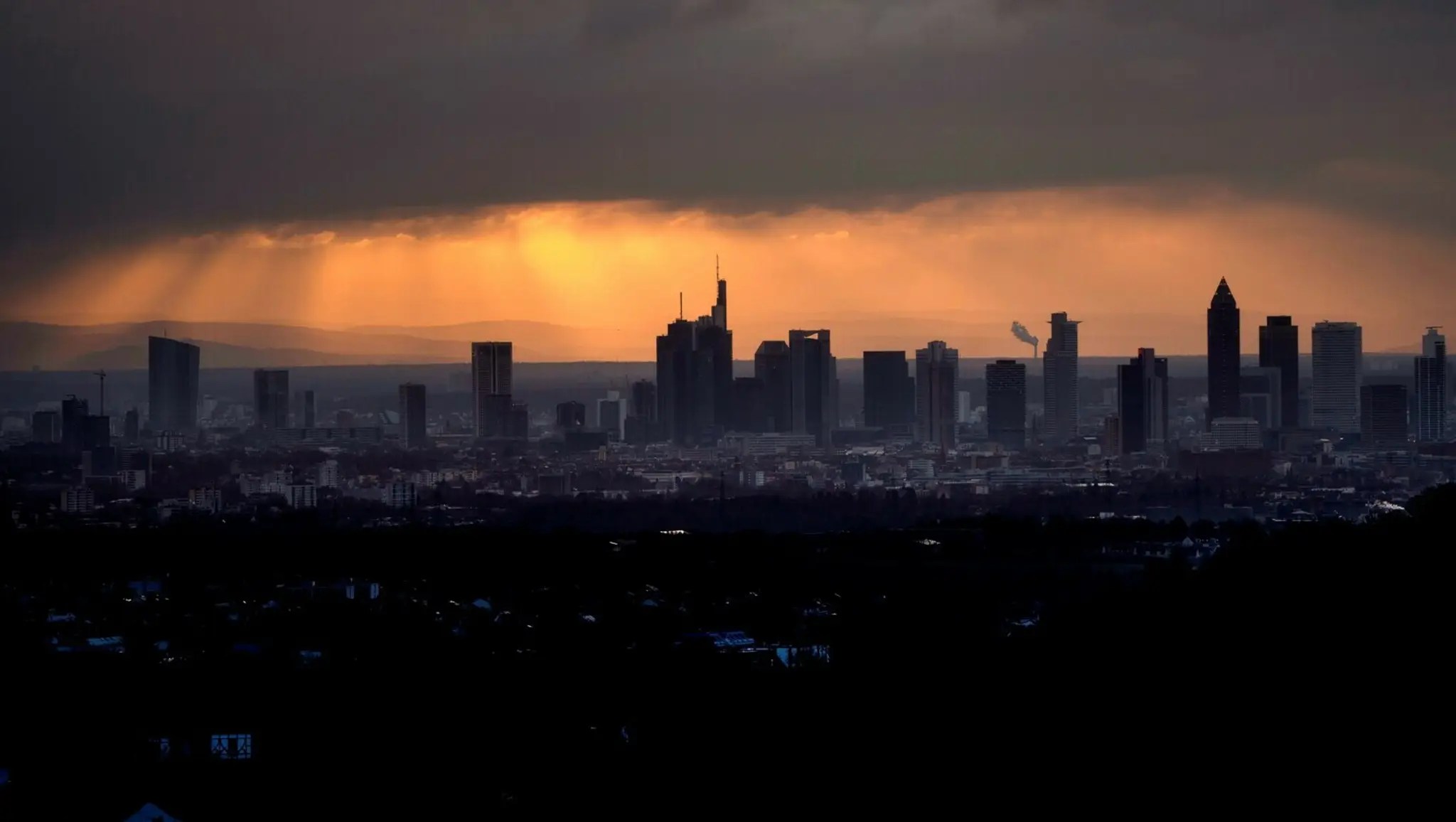 Mračná nad Frankfurtom.