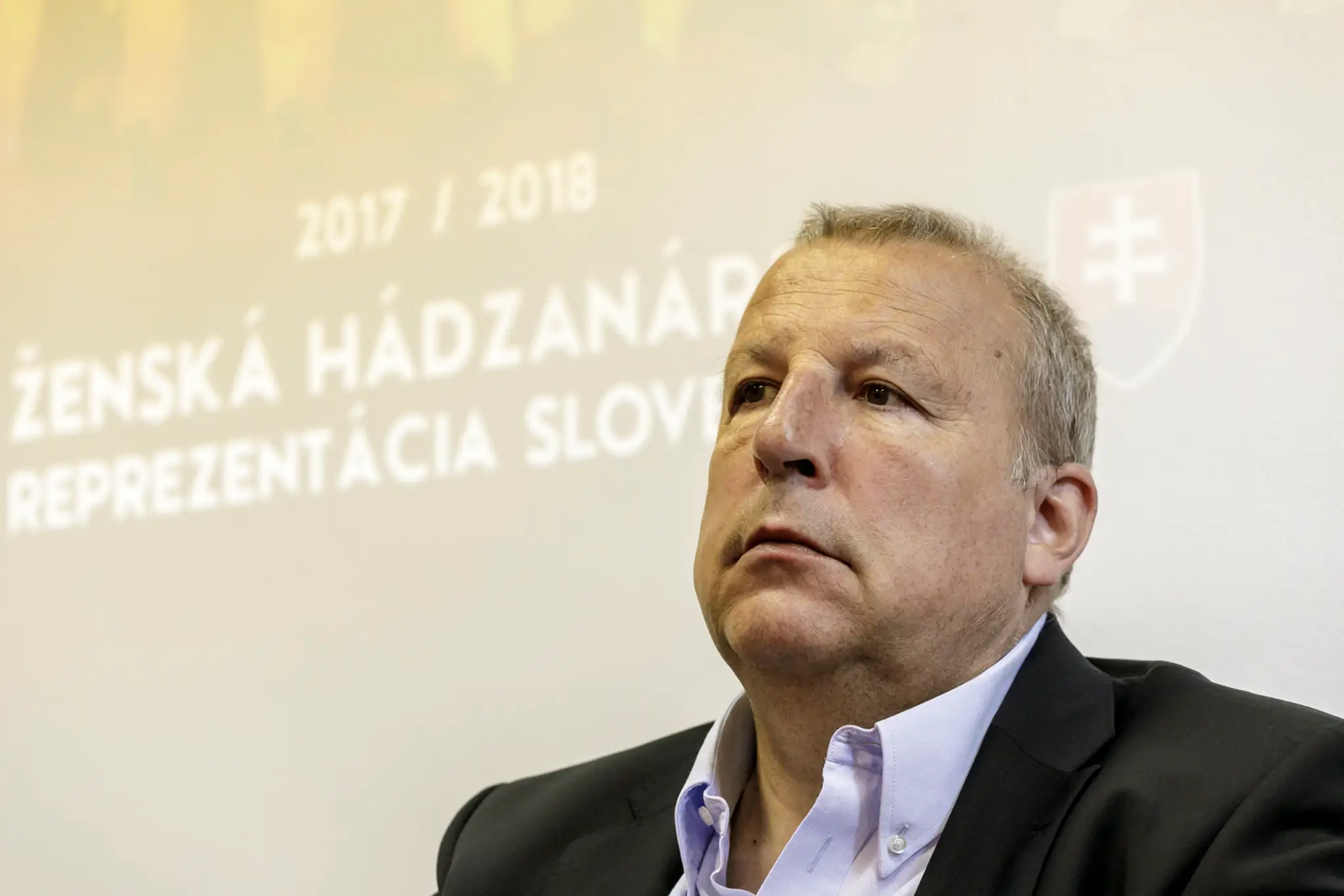 Na snímke nový tréner slovenskej reprezentácie hádzanárok Ján Packa počas tlačovej konferencie Slovenského zväzu hádzanej.