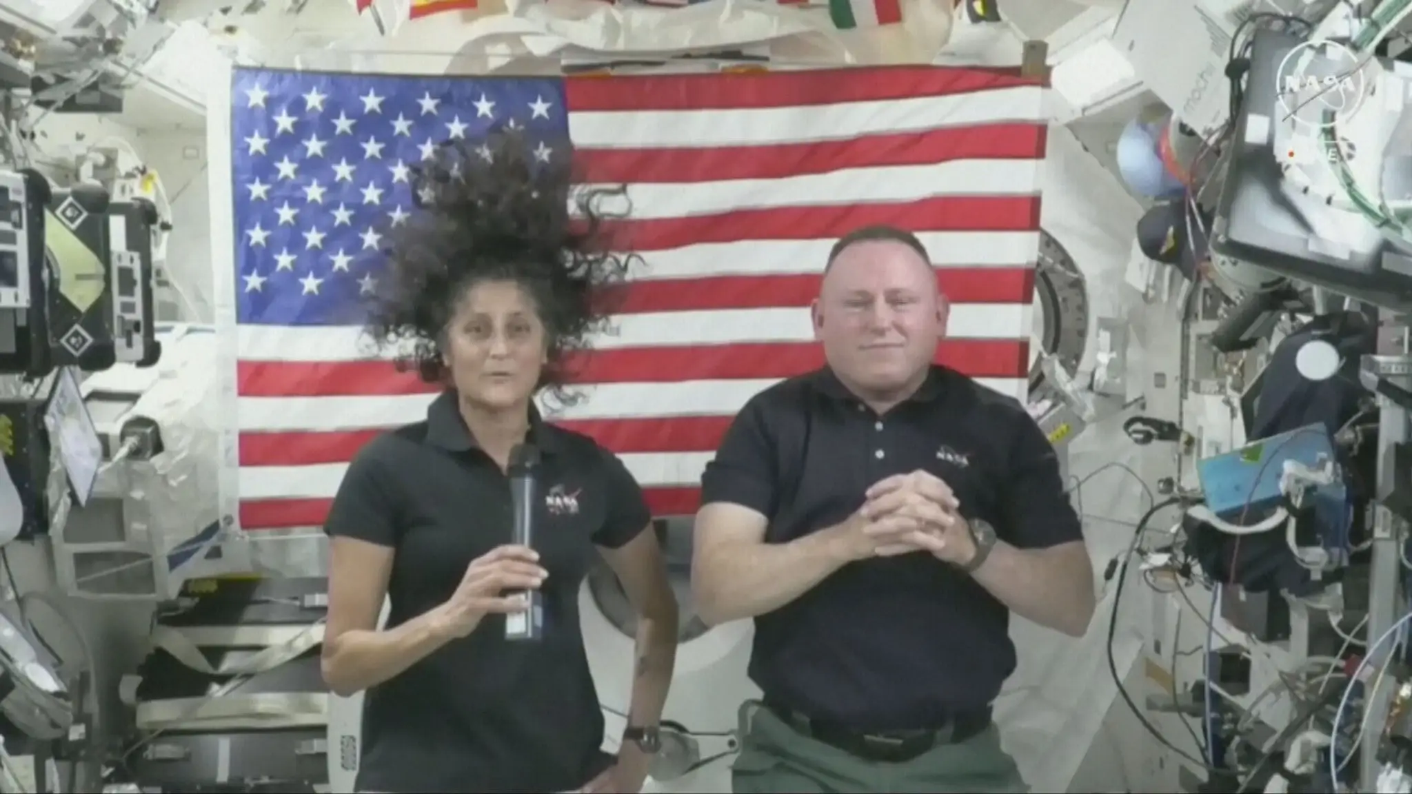 Astronautka Sunni Williamsová a jej kolega Buck Williams.