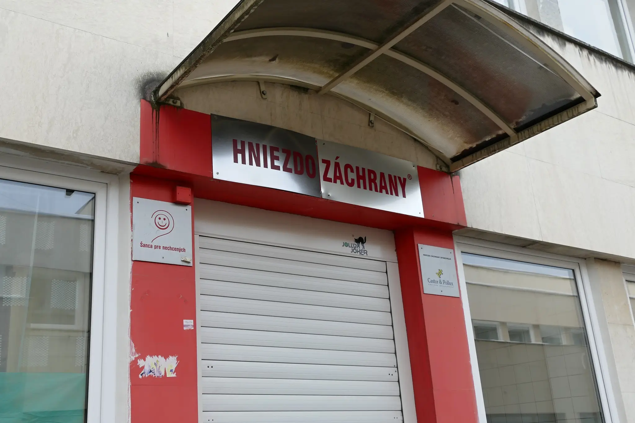 Hniezdo záchrany.