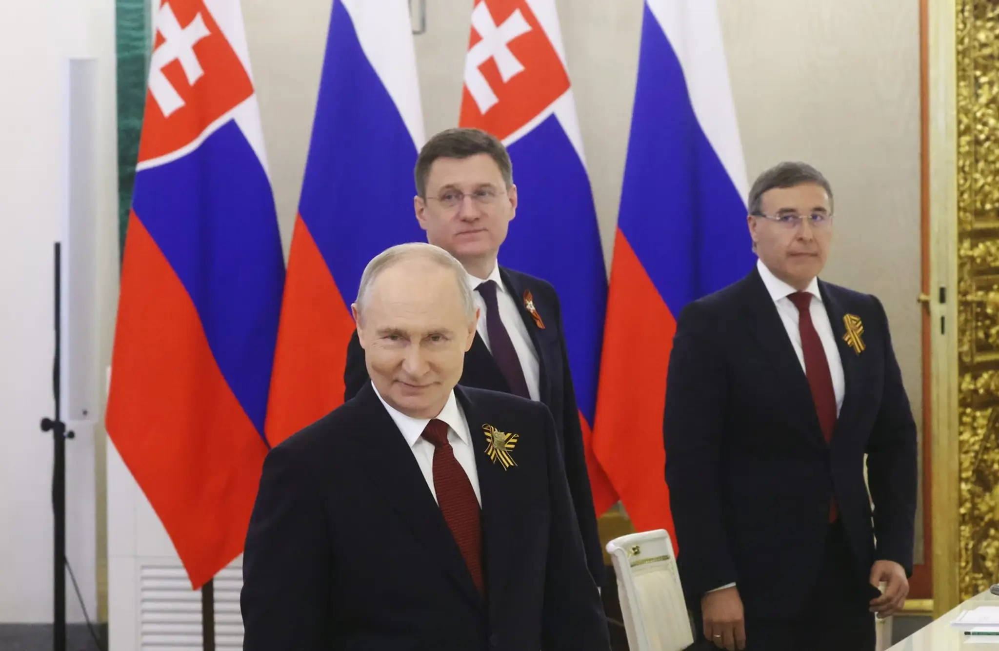 Ruský prezident Vladimir Putin čaká na príchod slovenskej delegácie na čele s premiérom Robertom Ficom.