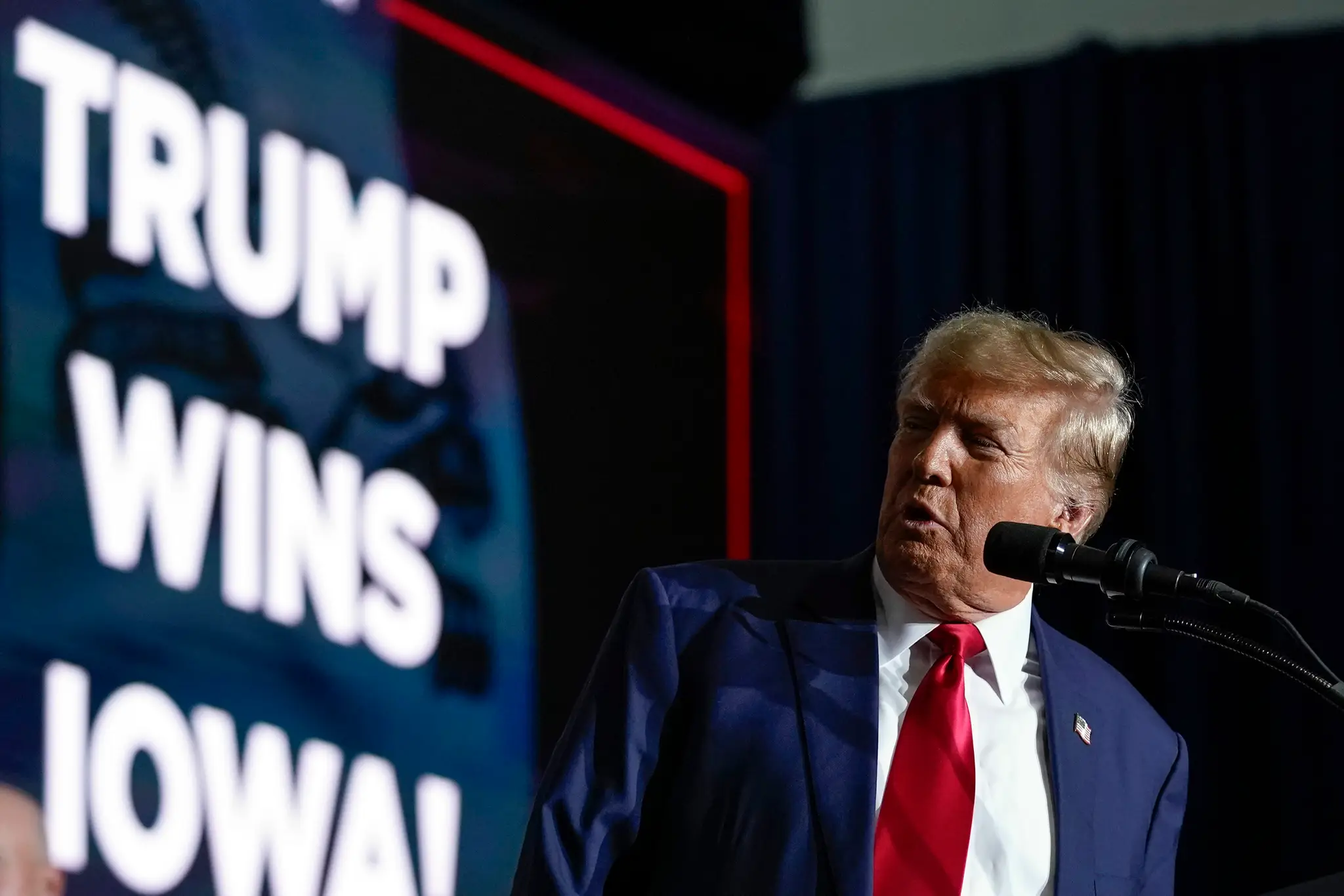 Donald Trump zvíťazil v primárkach v štáte Iowa.