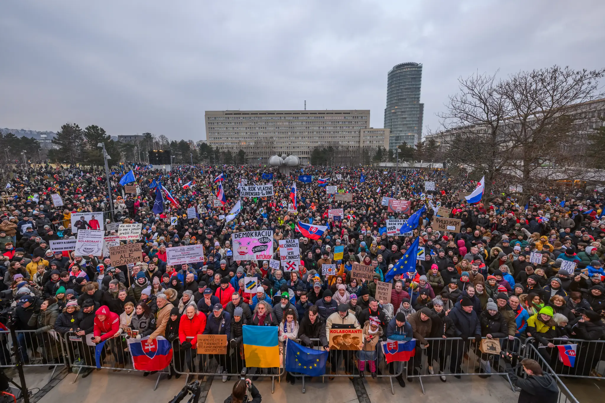 Protivládne zhromaždenie Slovensko je Európa na Námestí Slobody v Bratislave