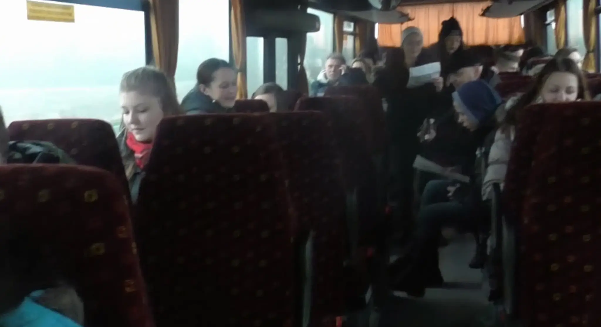 Nečakaná živá hudba v autobuse. V zahraničí reagujú nadšene, takto sa zachovali Slováci