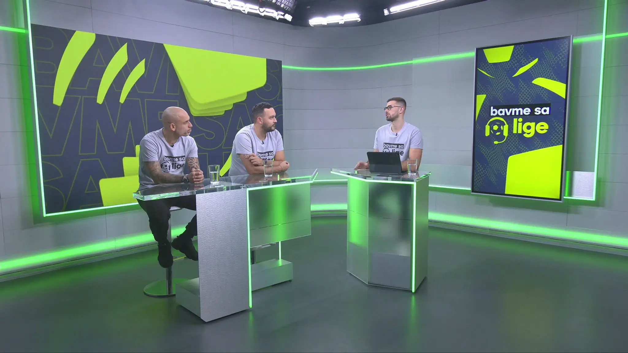Juraj Piroska, Andrej Zvolenský a Marián Červenka v štúdiu TN live.