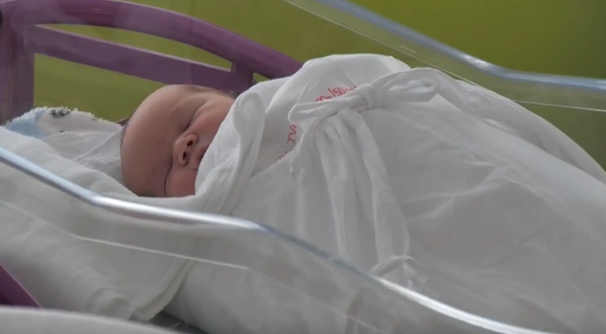 Bábätko v žilinskom hniezde záchrany.
