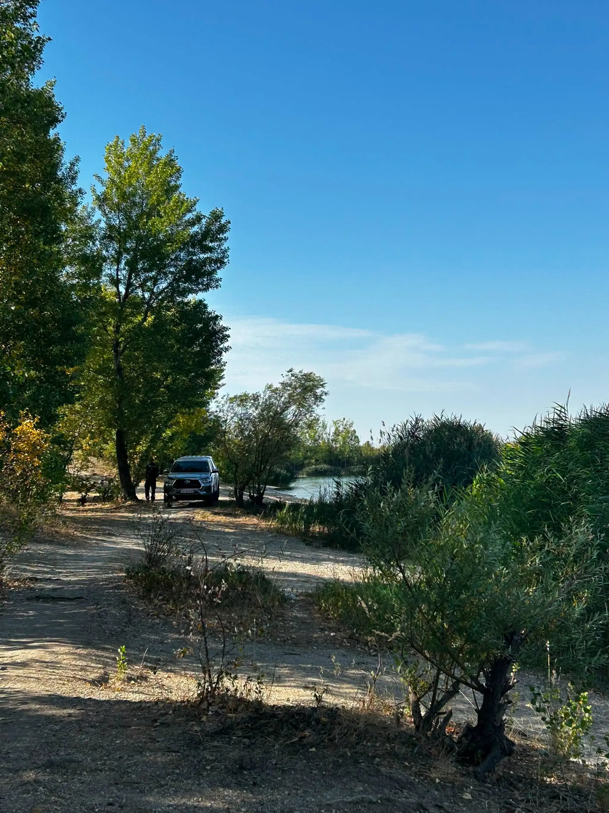 Polícia pátra po mužovi, ktorý sa na Zlatých pieskoch po skoku z paddleboardu do vody už nevynoril.