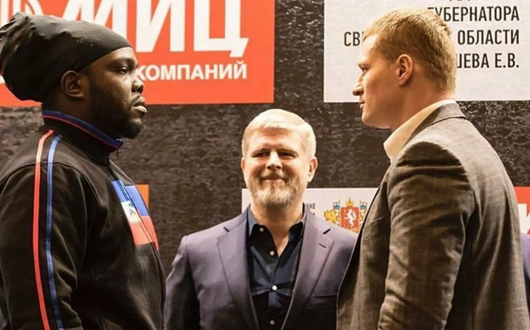 Bermane Stiverne a Alexander Povetkin na tlačovej besede pred vzájomným súbojom.