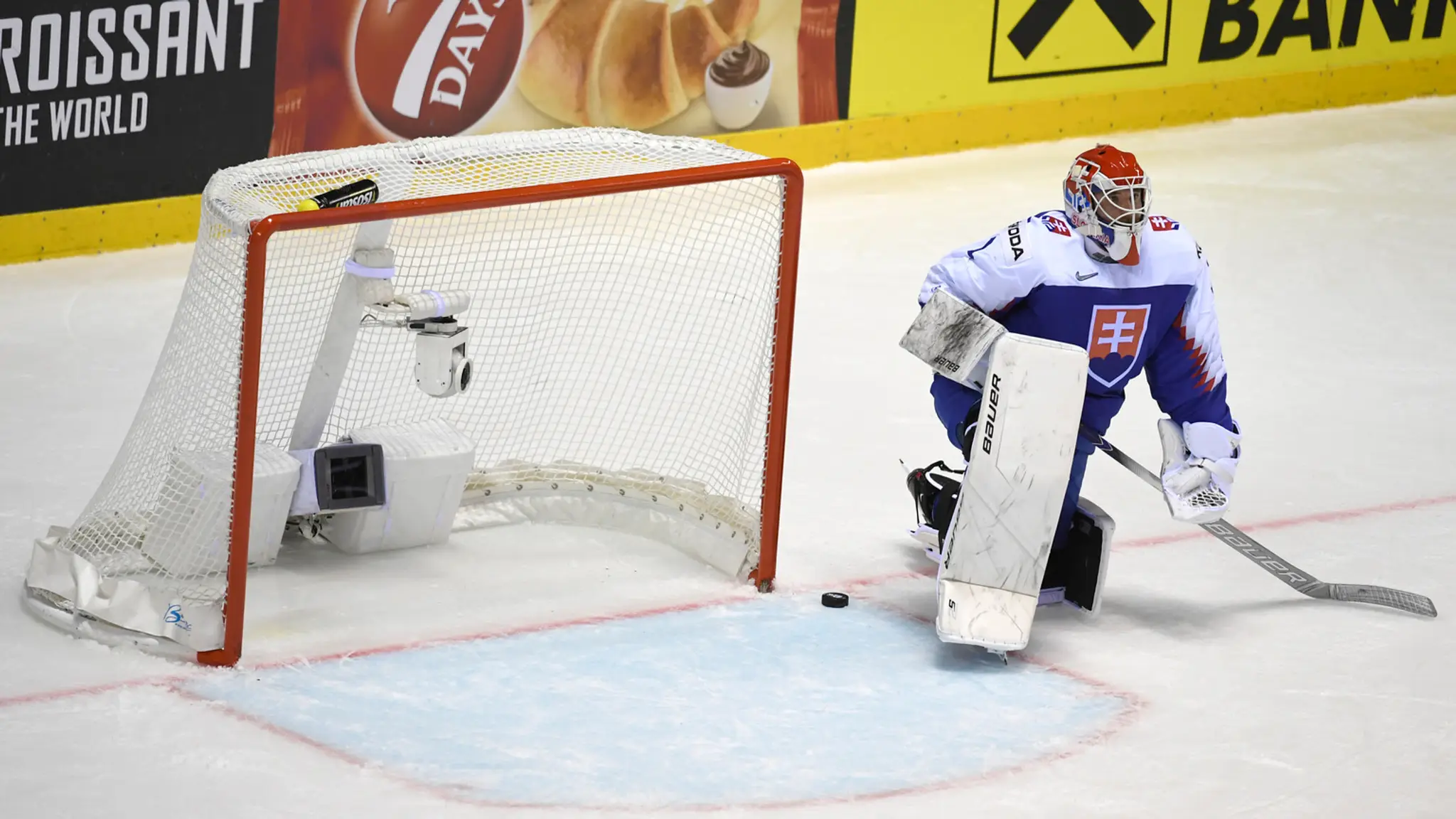 Slovenskí hokejisti ďakujú fanúšikom po prehre 5:6 s Kanadou na MS 2019.