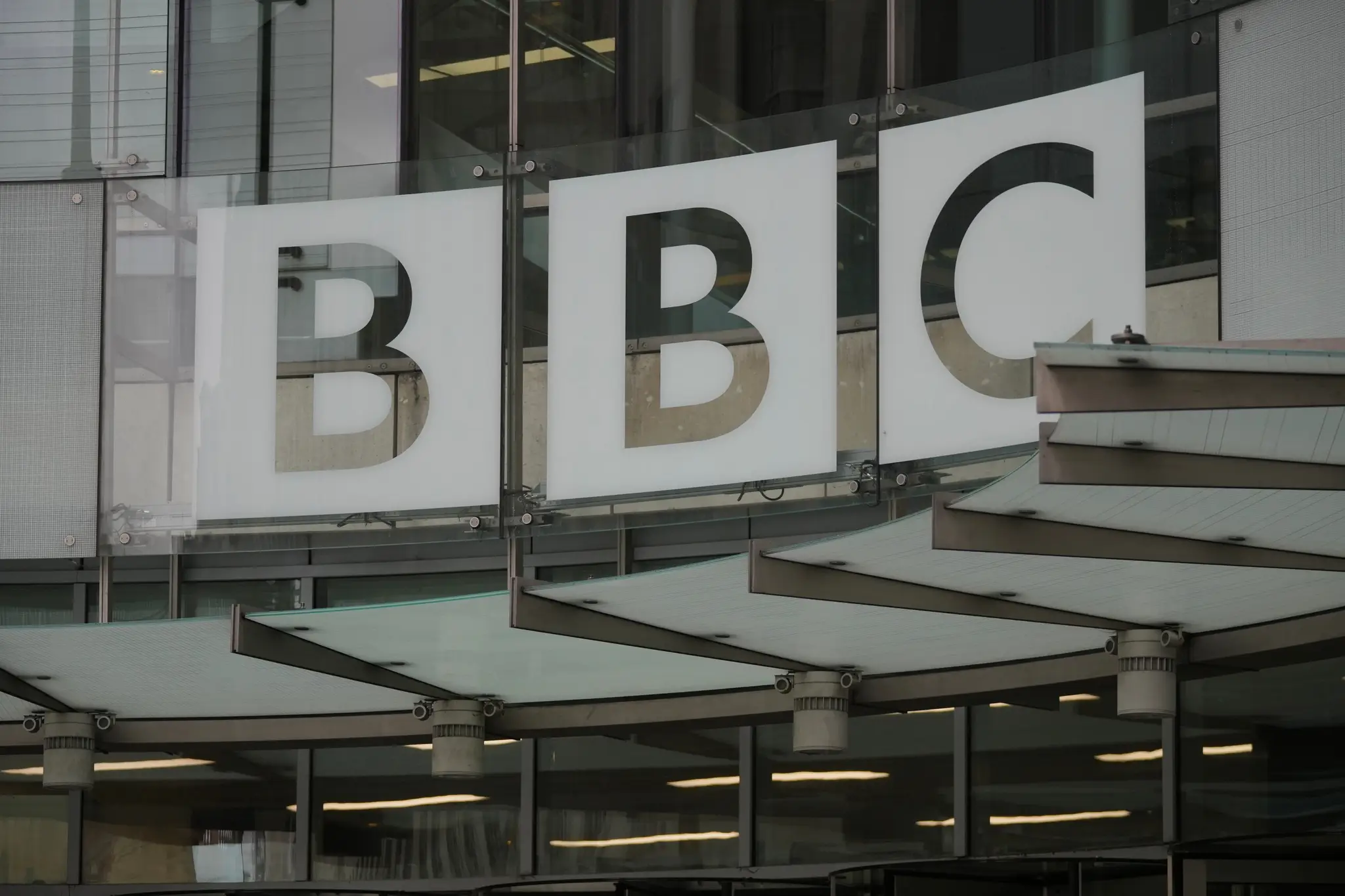 Na snímke sídlo BBC v Londýne v pondelok 10. novembra 2025.