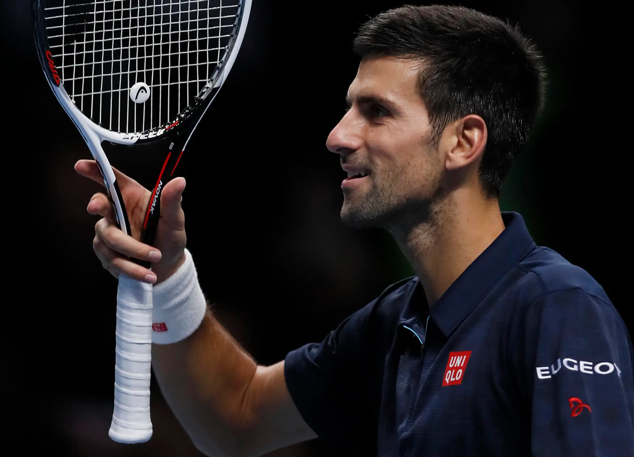 Novak Djokovič oslavuje víťazstvo nad Keiom Nišikorim.
