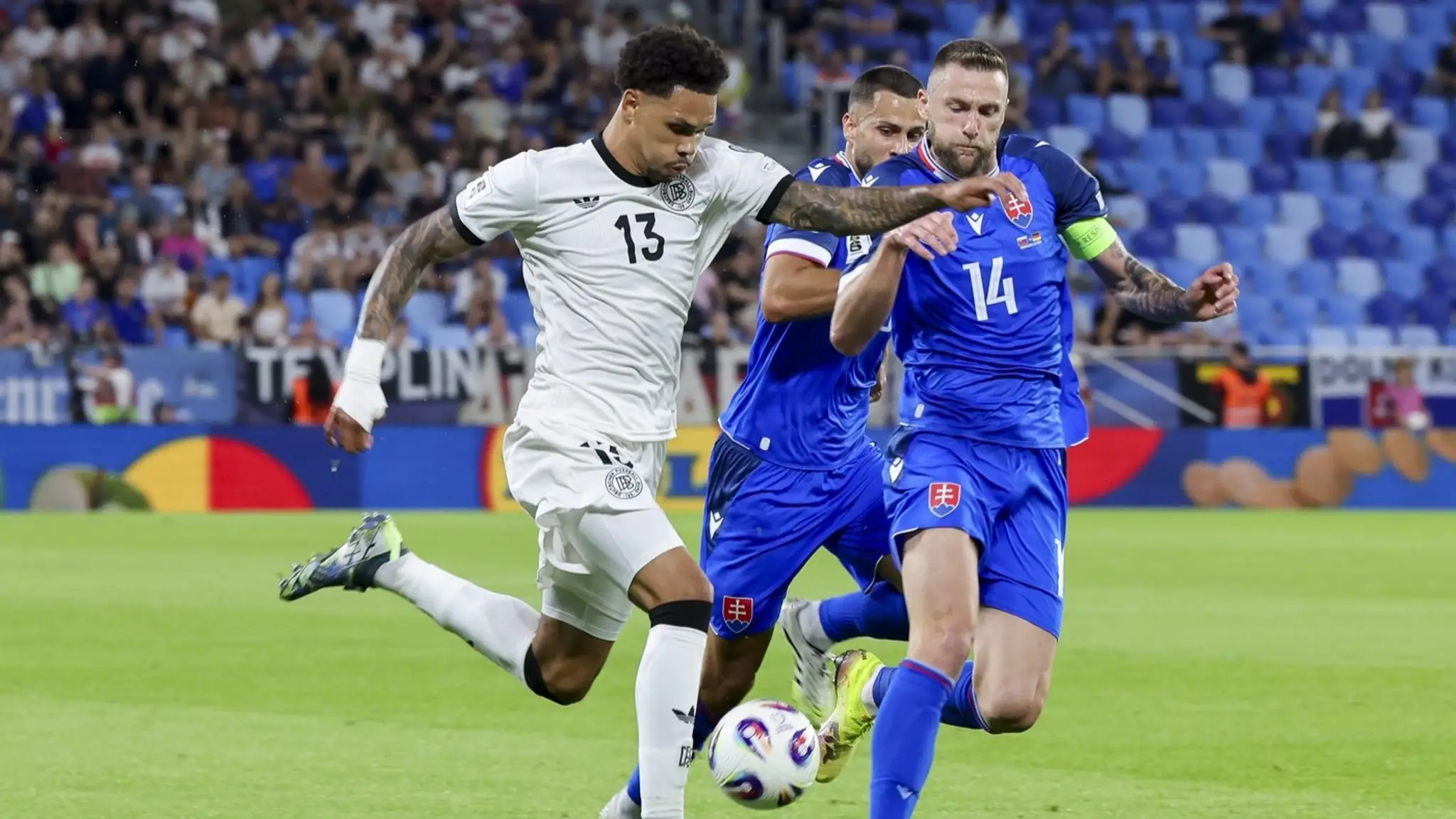 Milan Škriniar v zápase proti Nemecku