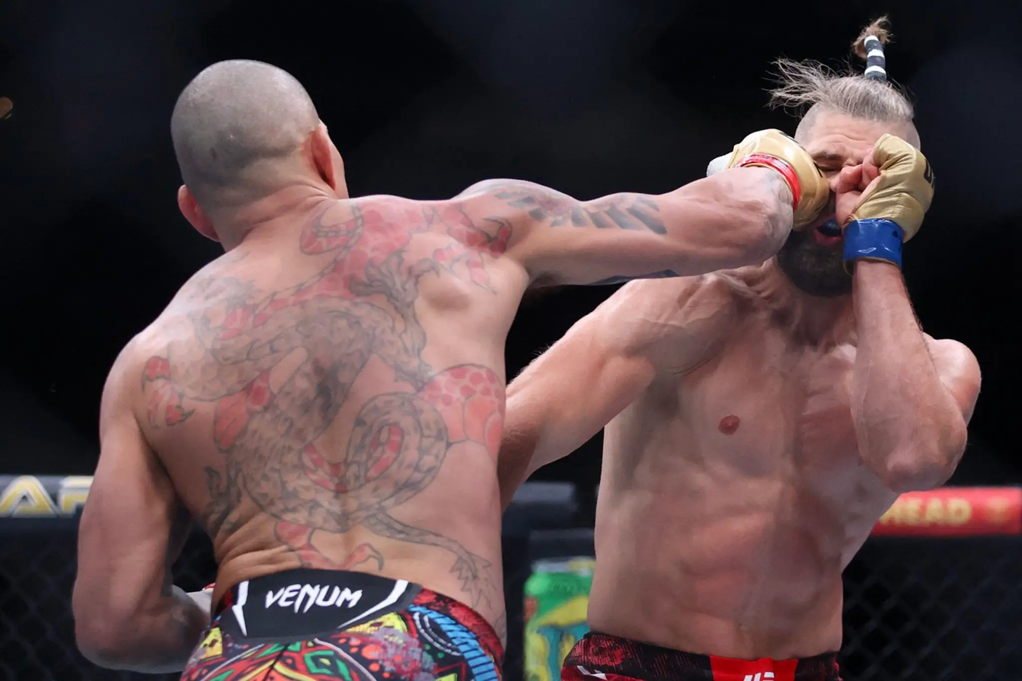 Alex Pereira vs. Jiří Procházka.