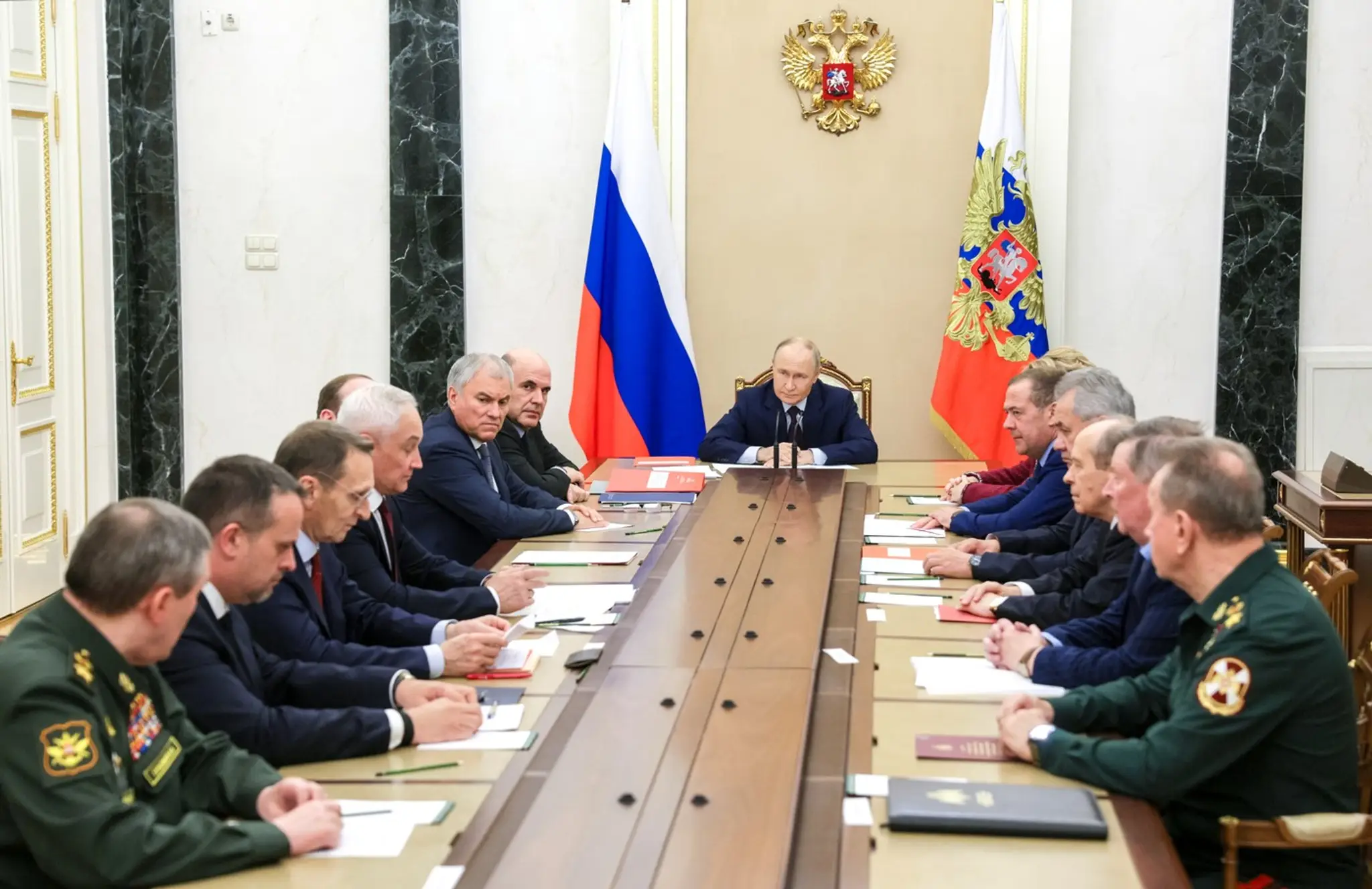 Vladimir Putin na zasadnutí bezpečnostnej rady.