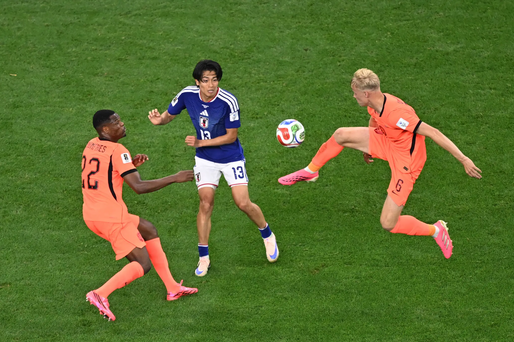 Futbalisti Holandska remizovali s Japonskom.