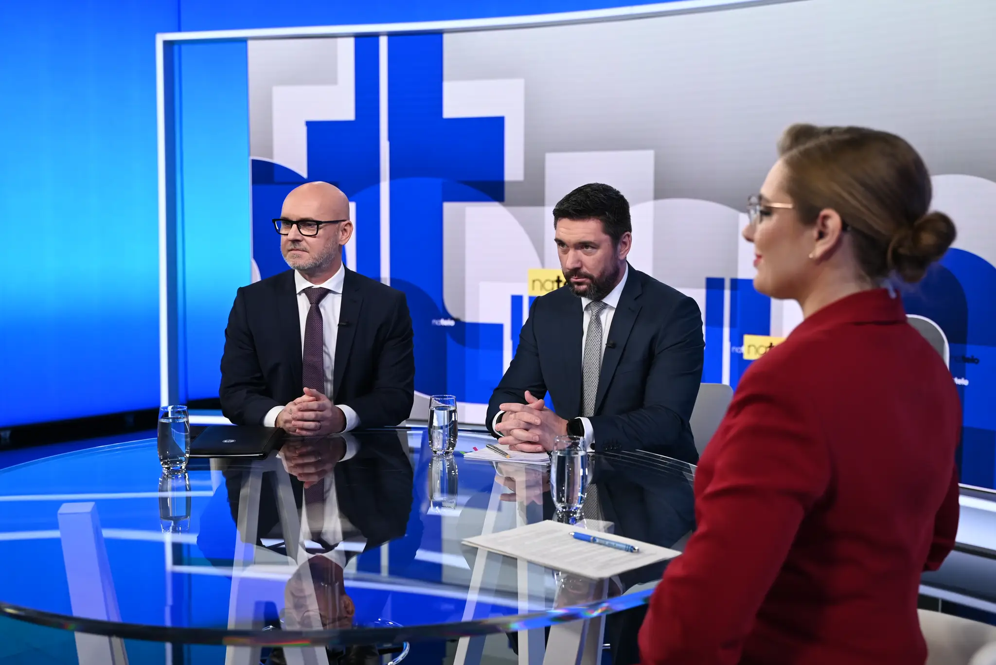 Karolína Lacová privítala v relácii Na telo ministra pôdohospodárstva Richarda Takáča (Smer-SD) a predsedu SaS Branislava Gröhlinga