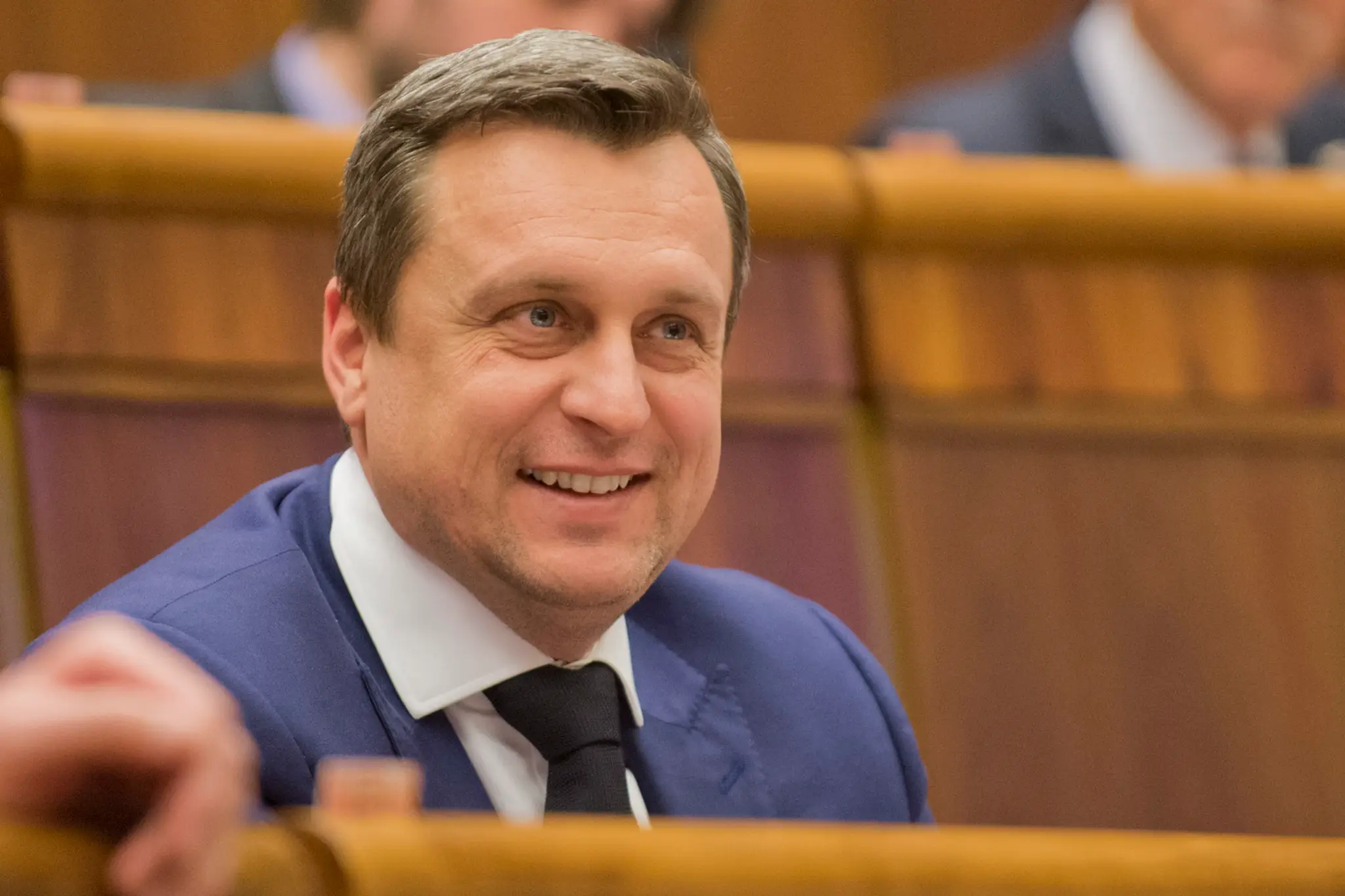 Poslanci prelomili prezidentovo veto, registrácie cirkví sa sprísnia