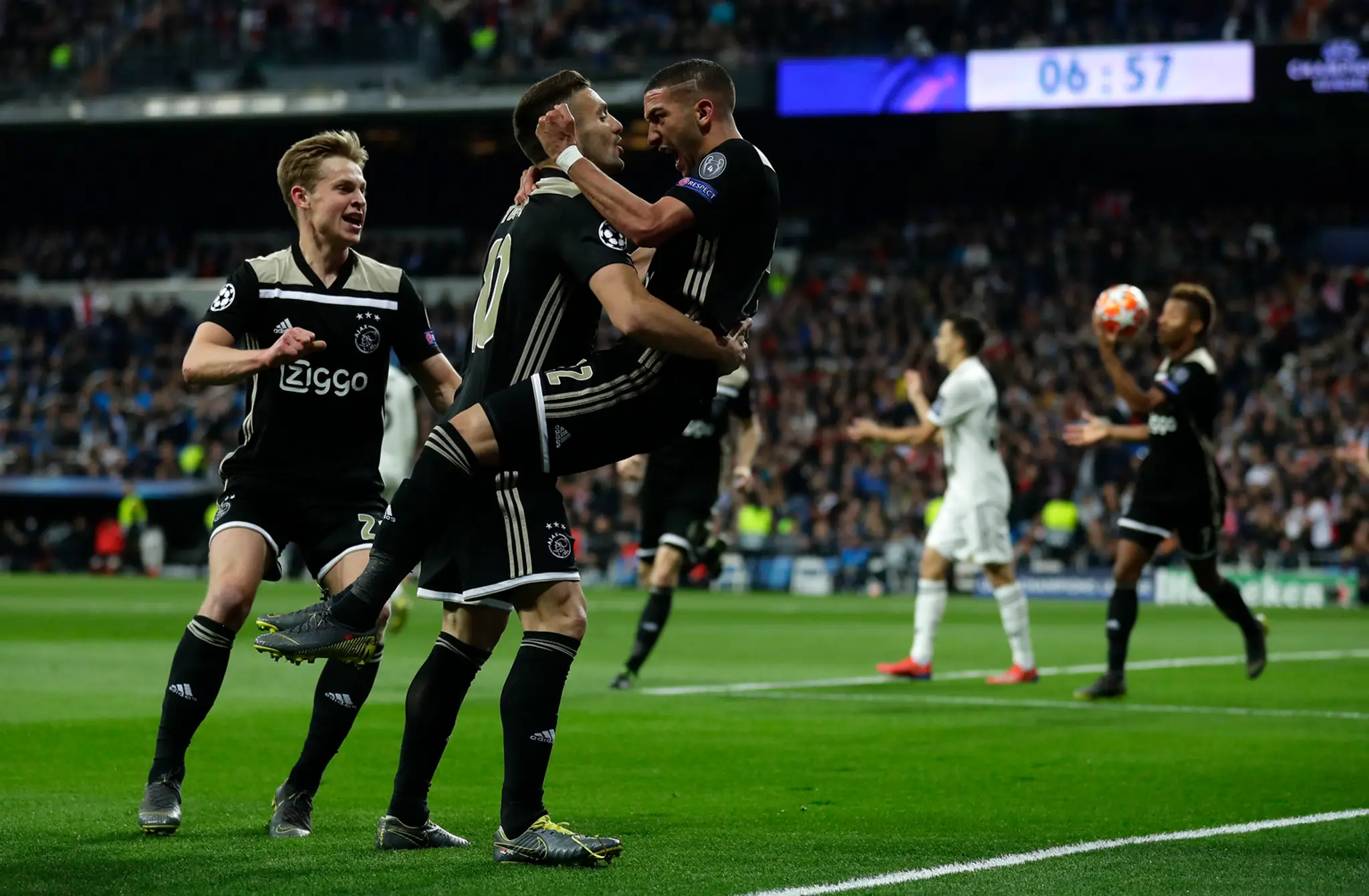 Marco Asensio z Realu Madrid reaguje v odvete osemfinále LM proti Ajaxu Amsterdam.