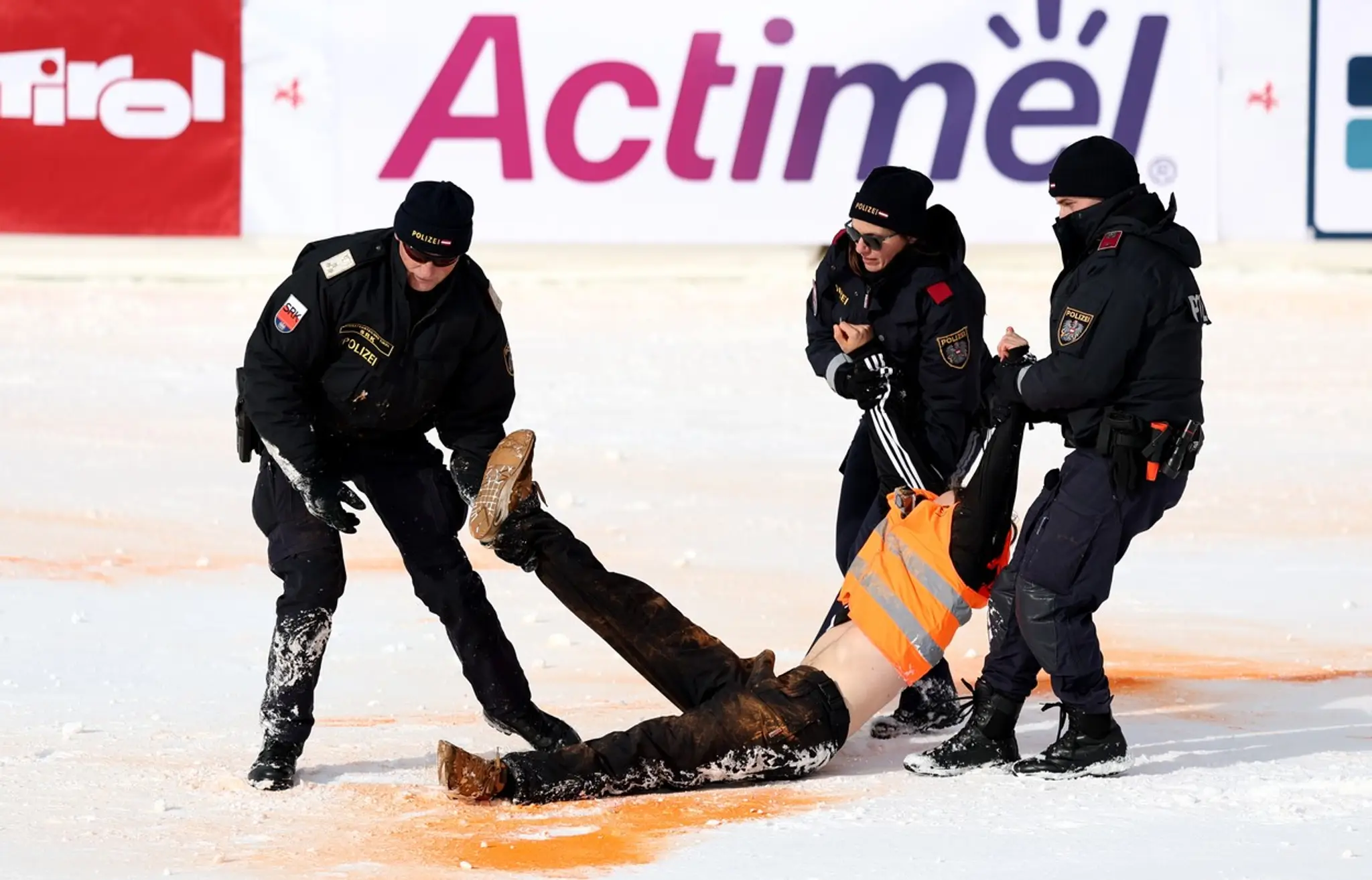 Aktivisti opäť vyčíňali.