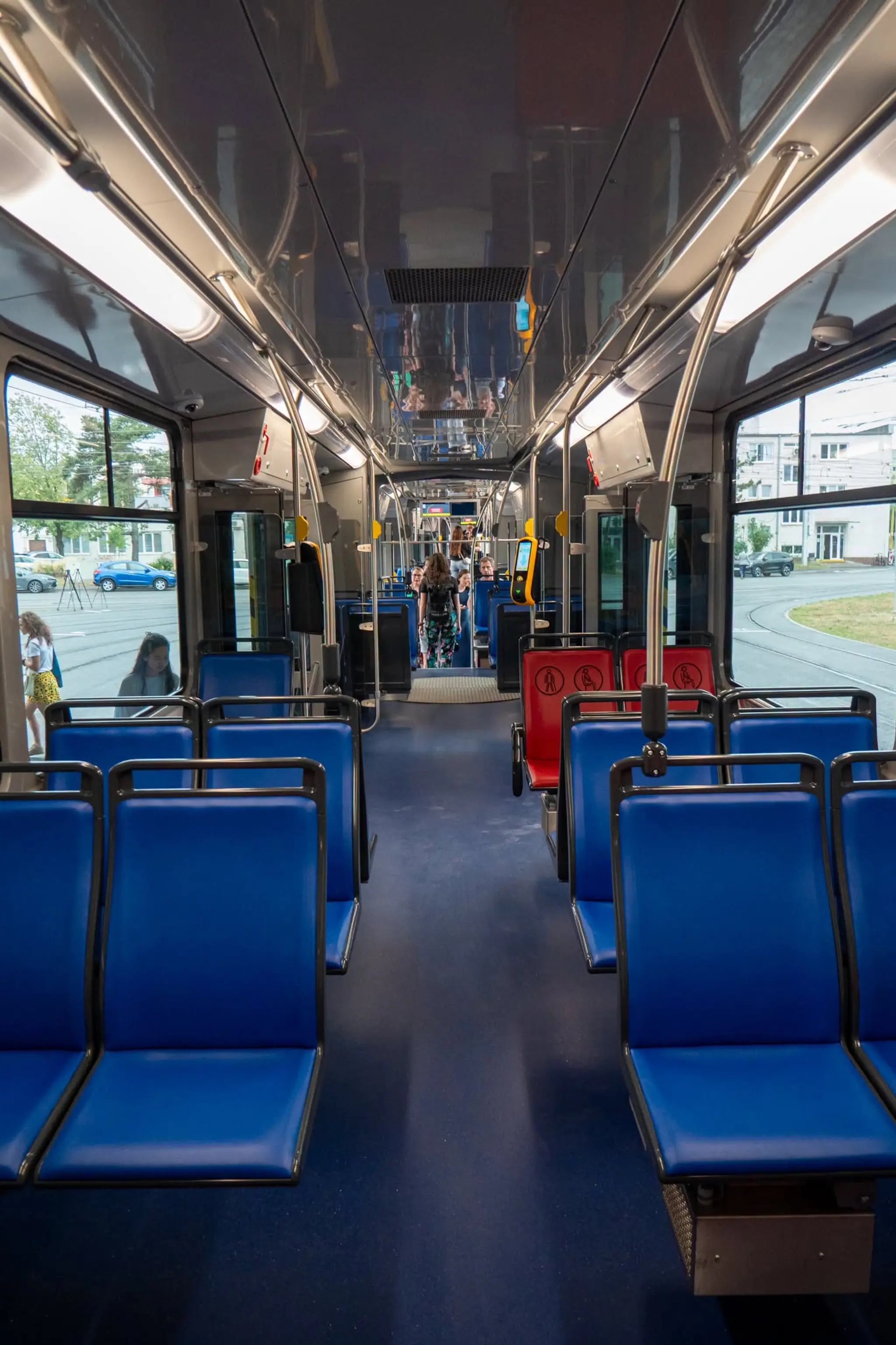 Prvá klimatizovaná električka dorazila do Košíc.