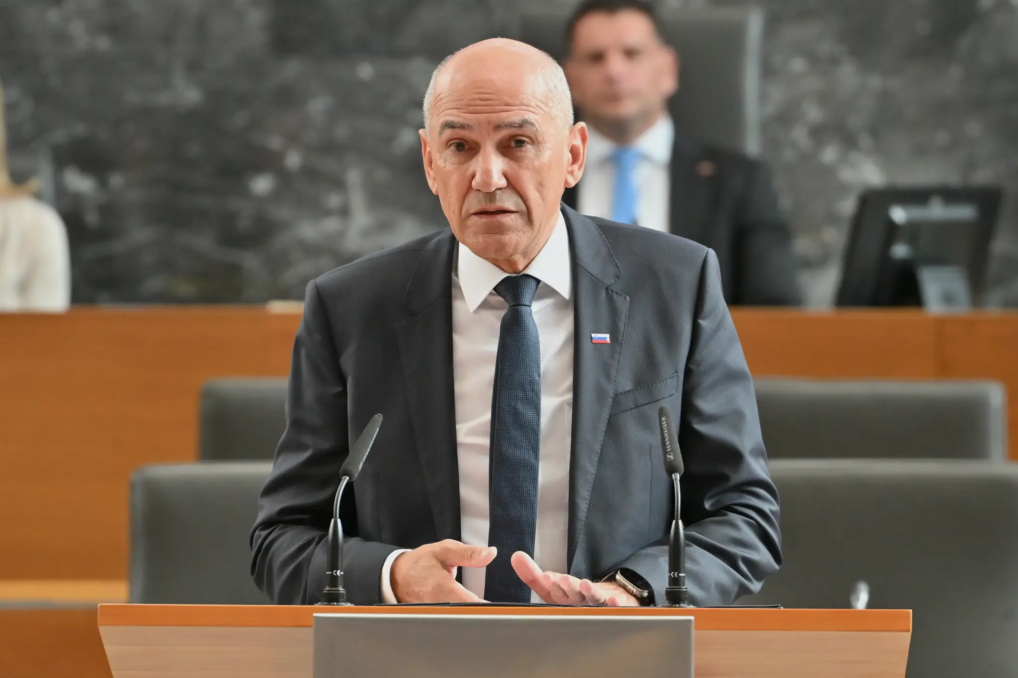 Slovinský parlament schválil nomináciu Janeza Janšu na premiéra