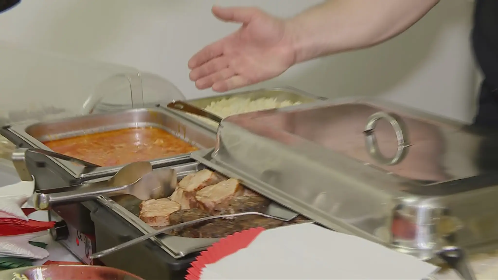 Catering v centrále Krisztiána Forróa.